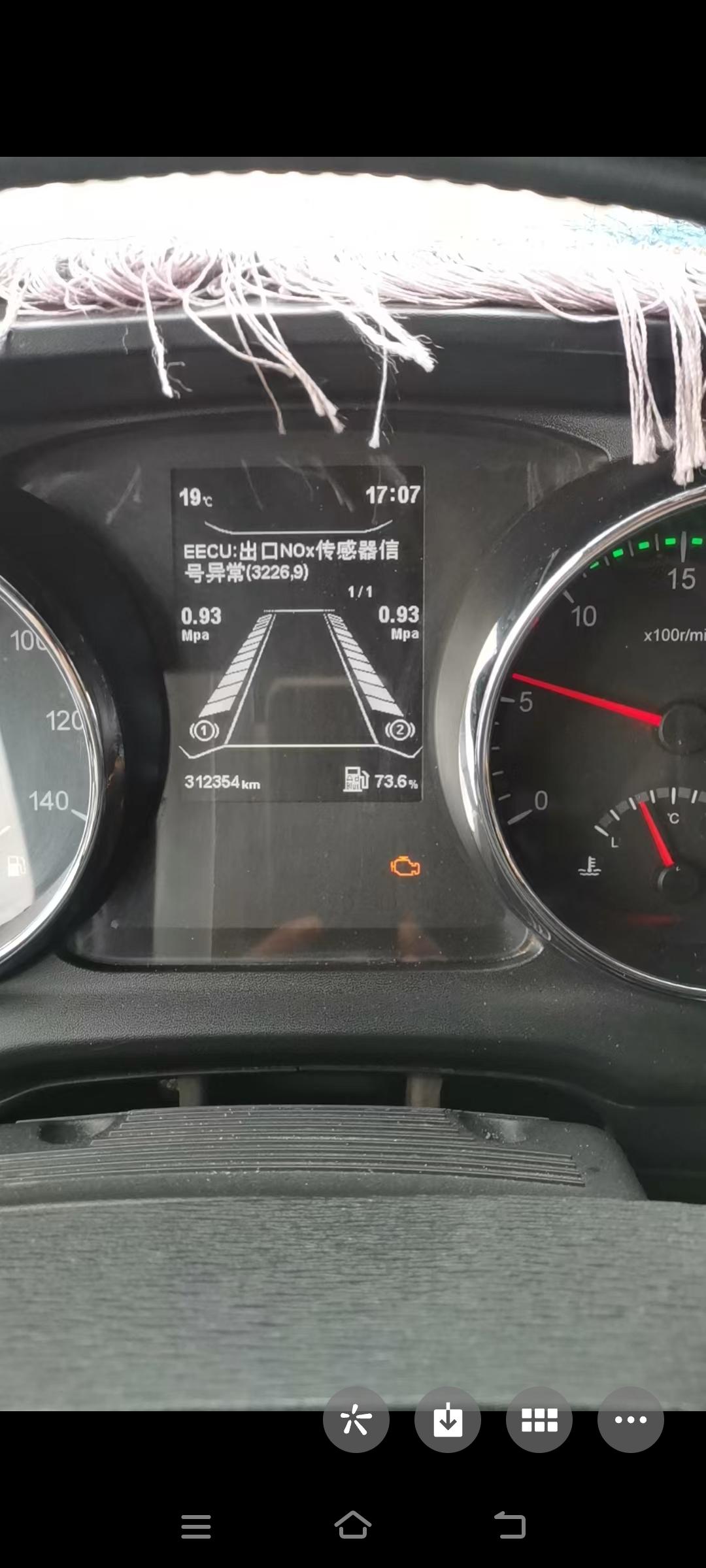 东风天锦仪表显示氮氧传感器信号故障,发动机故障灯点亮,线路问题已