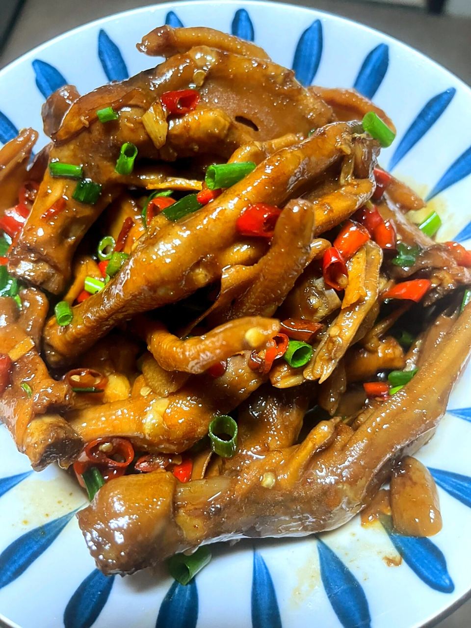 啤酒绝配香辣鸭爪,好吃到舔手指 老家特色,宵夜必不可少的麻辣鸭三件