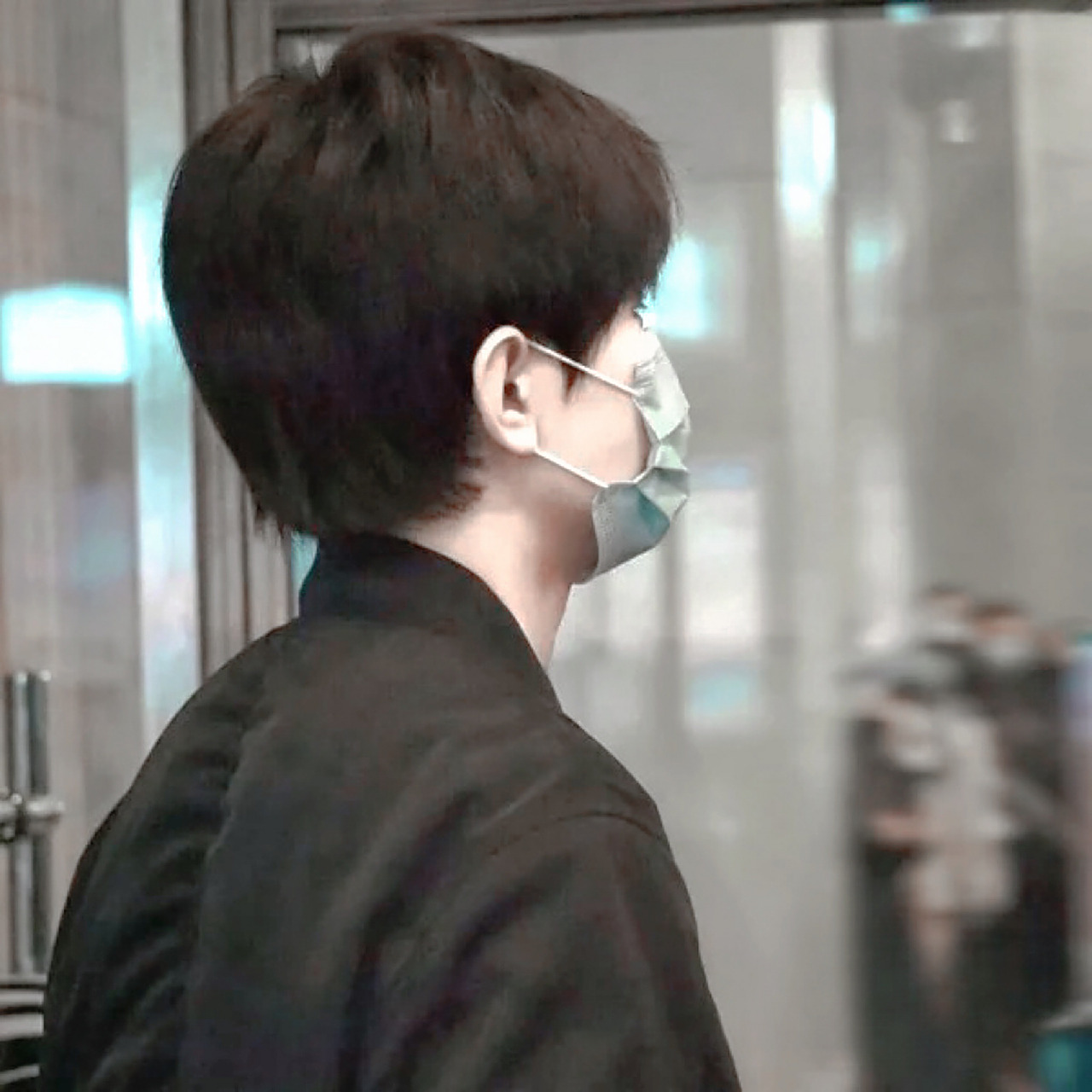 成毅优质头像. 爱这种模糊的氛围感.