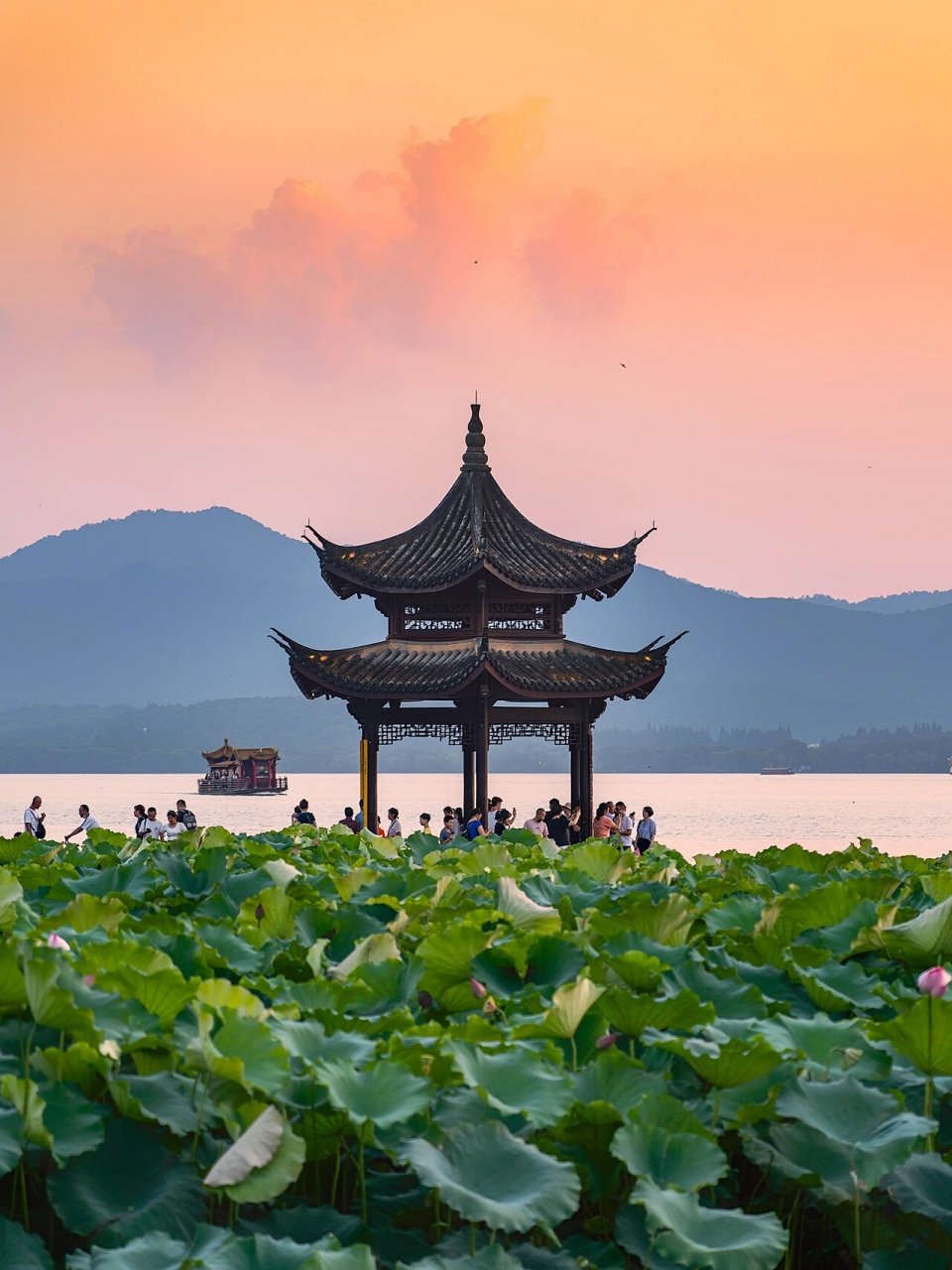国庆杭州打卡拍照 | 西湖畔的亭台楼阁 ~ 从江南的小桥流水中走出来