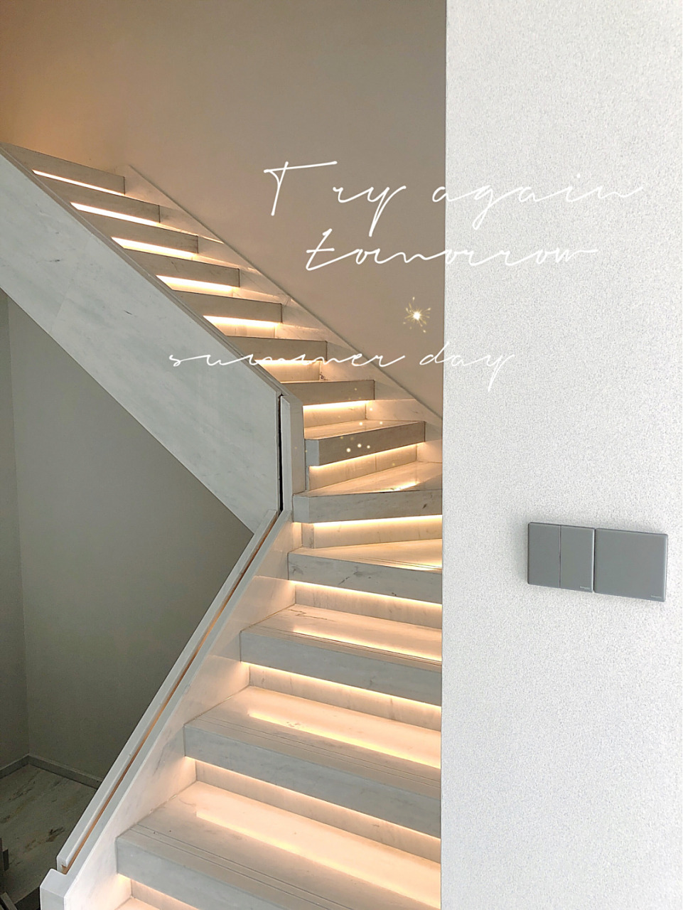 给大理石楼梯加分的网红楼梯灯带 91心动了 这个是踏步灯工作模式下