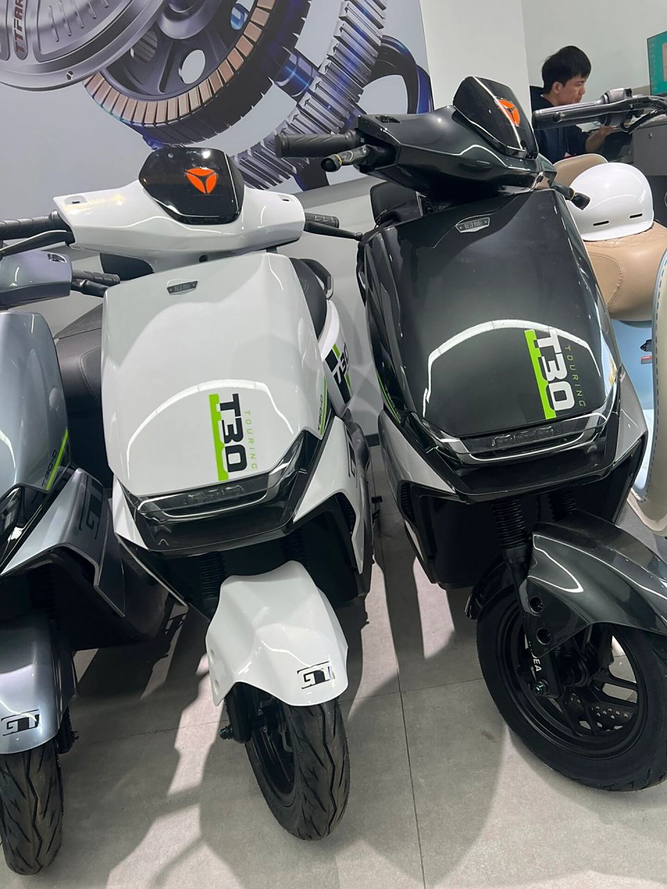 雅迪最大尺寸的电动车t30 雅迪欧俊升级版,冠能t30,智能出行,无钥匙