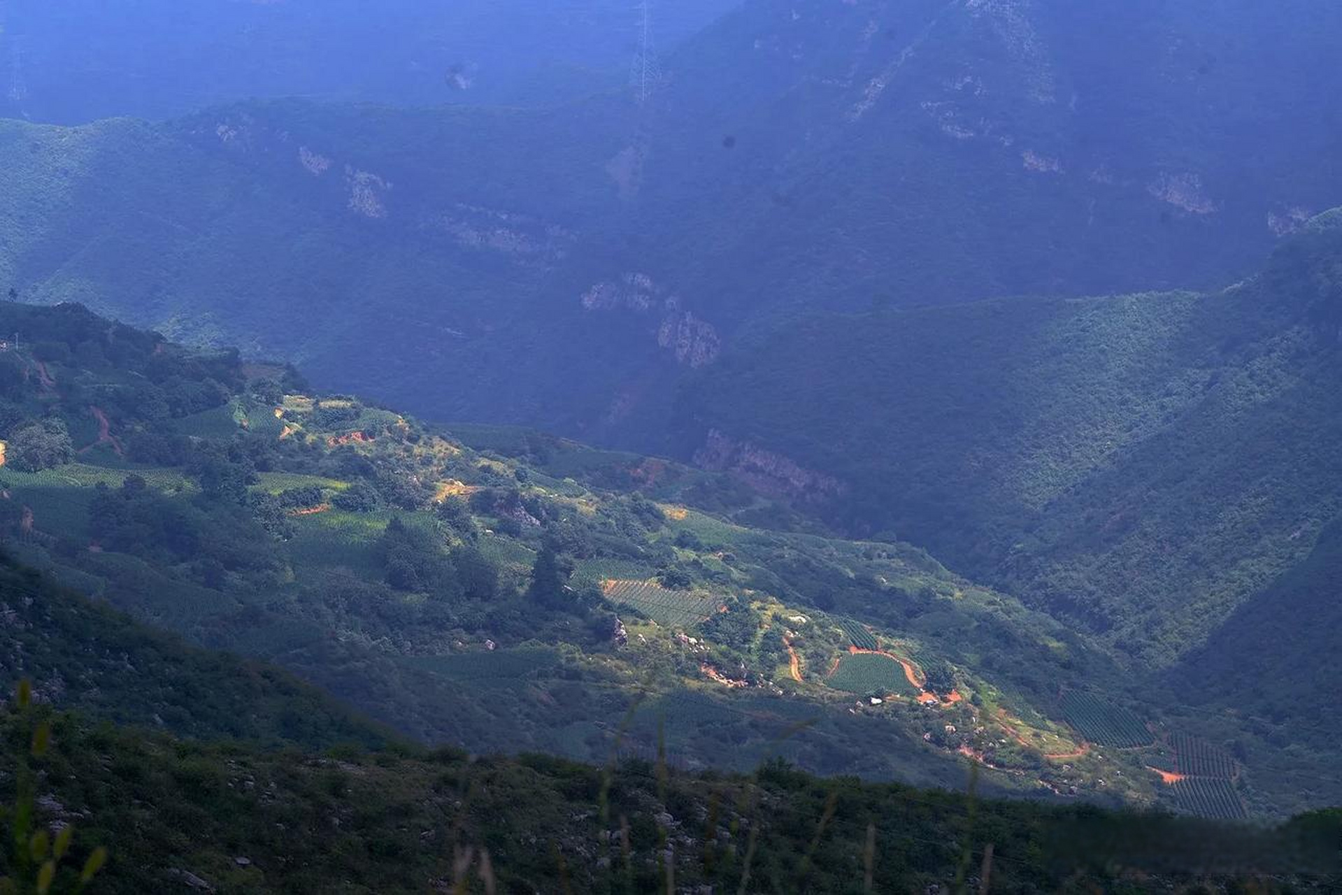 山西省永济市和芮城县交界处中条山里,生活着一群来此湖北的移民后代