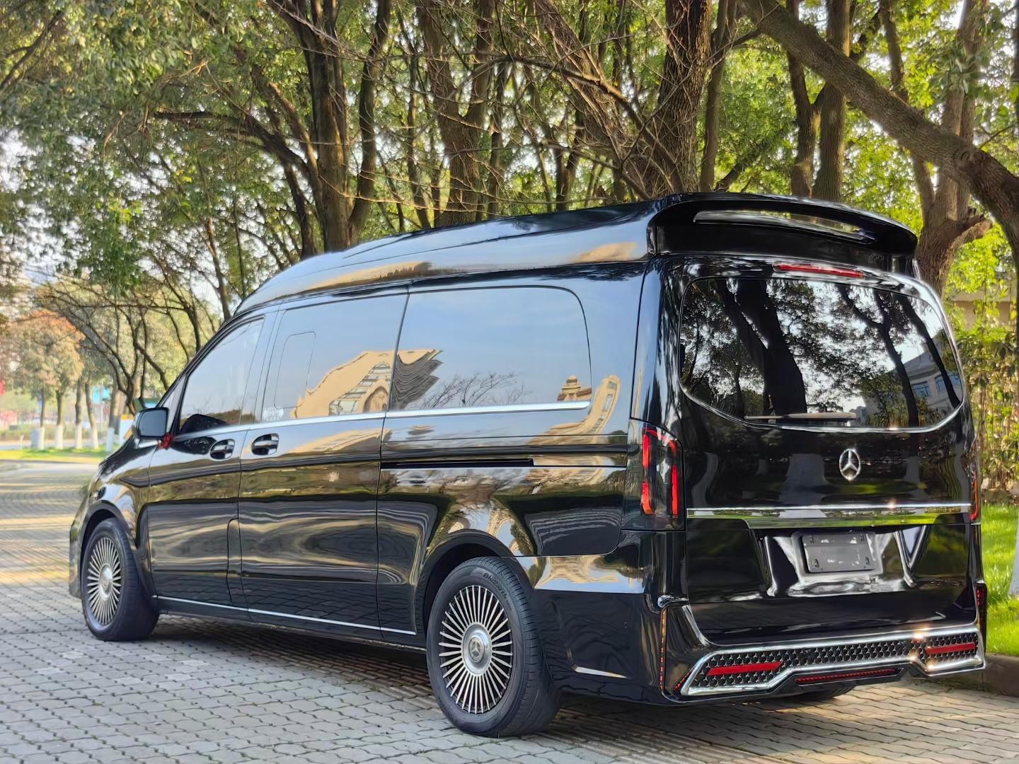 全景天窗 自适应巡航 变道辅助 重金升级迈巴赫套件 实木地板 55寸