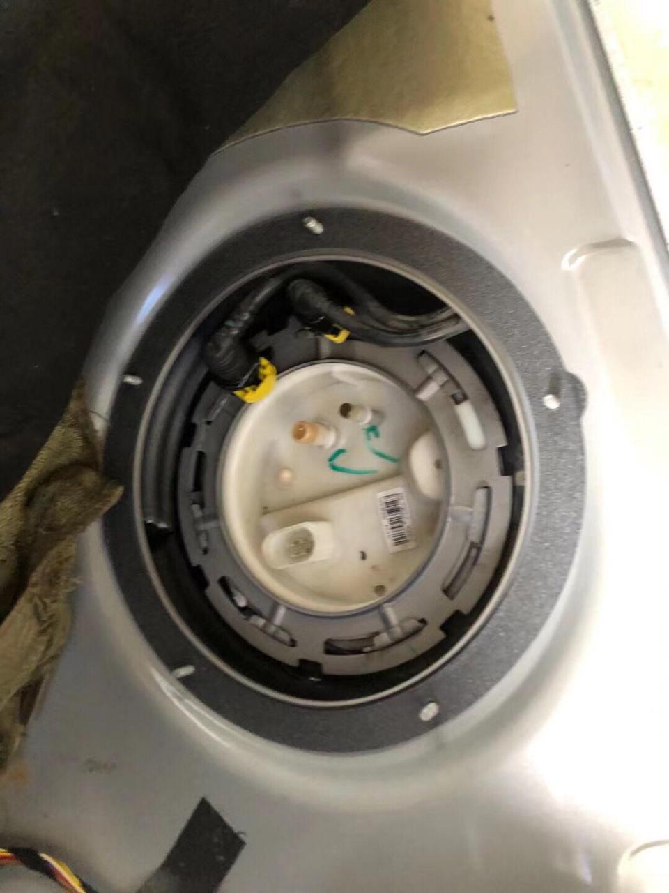 宝马3系车辆无法启动,更换汽油泵!