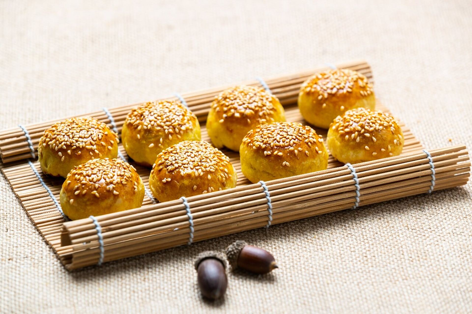 冀东名吃——棋子烧饼 说起棋子烧饼就得想起咱们丰润棋子烧饼,棋子