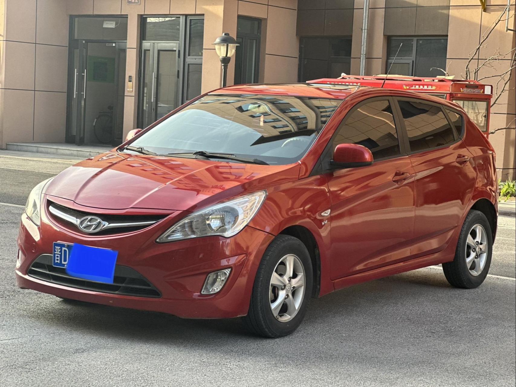 13年7月现代瑞纳两厢,1.4排量,9.