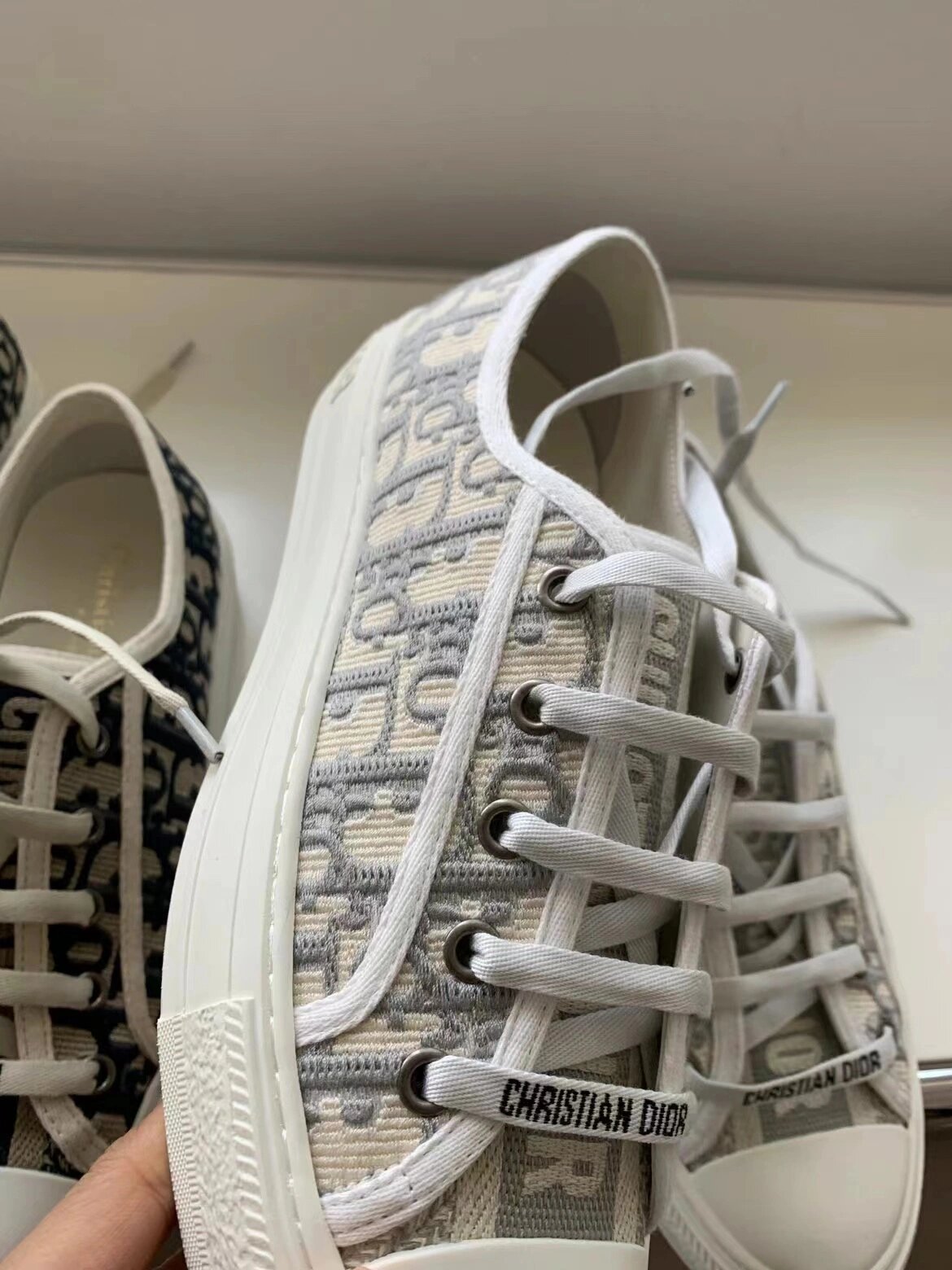dior老花帆布鞋 dior经典老花帆布鞋绝对是经典中的经典 灰色和深色都