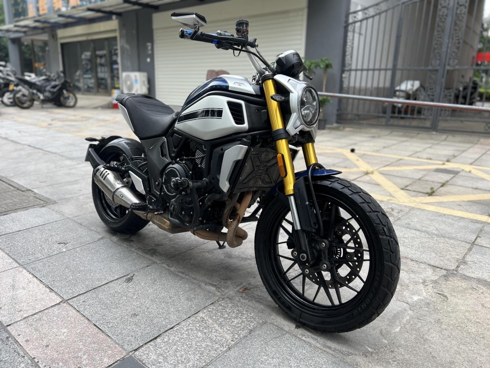 春风clx700,20年10月上牌,安全行驶26000公里.升级护杠,射灯!