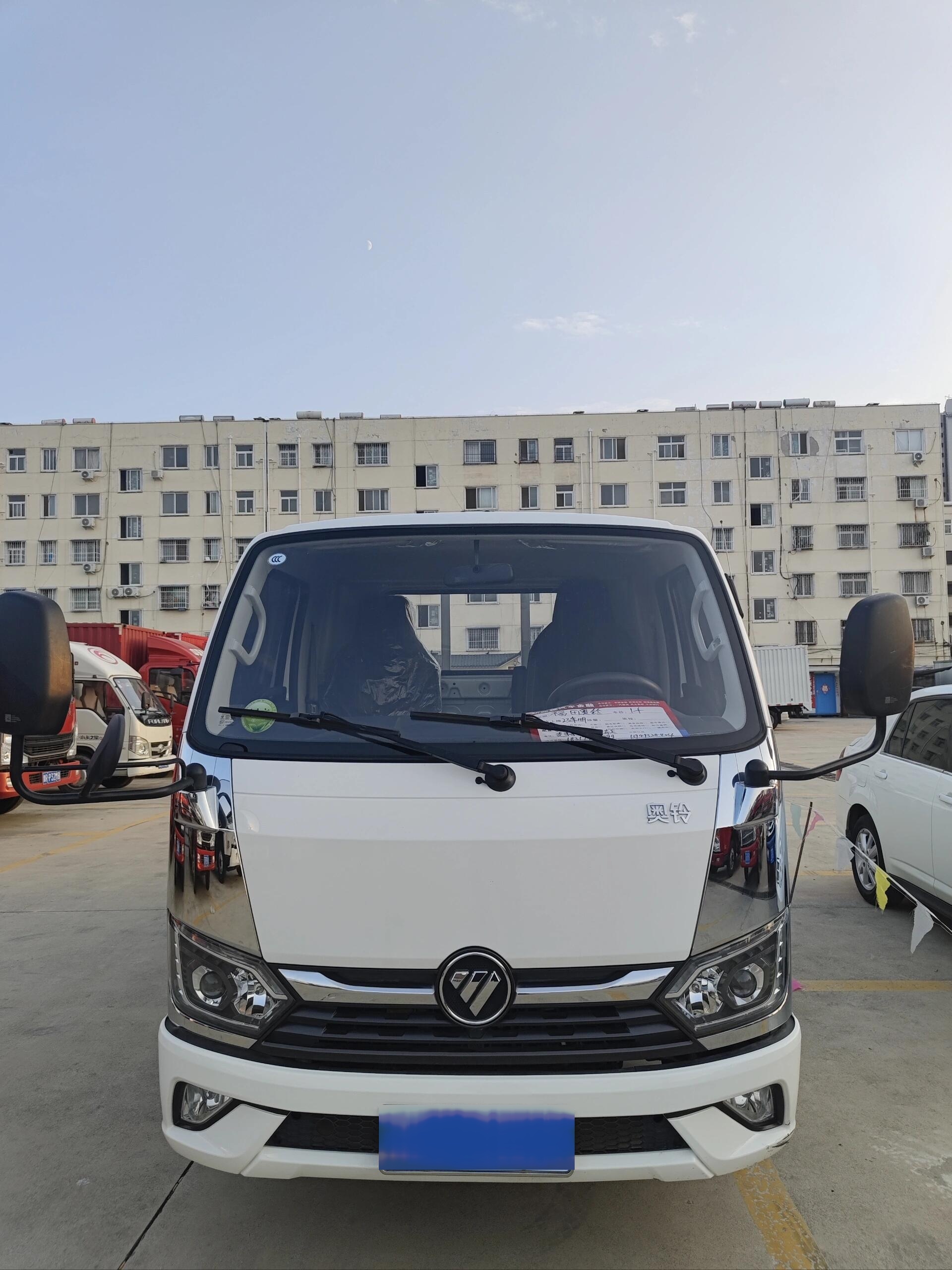 这辆福田m卡是2023年11月刚上牌的,属于新款车型