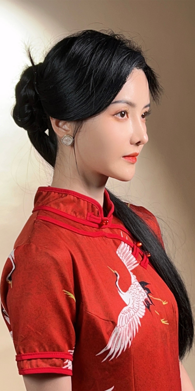 张芷溪,红色旗袍纸扇民国风写真壁纸,代入感满满