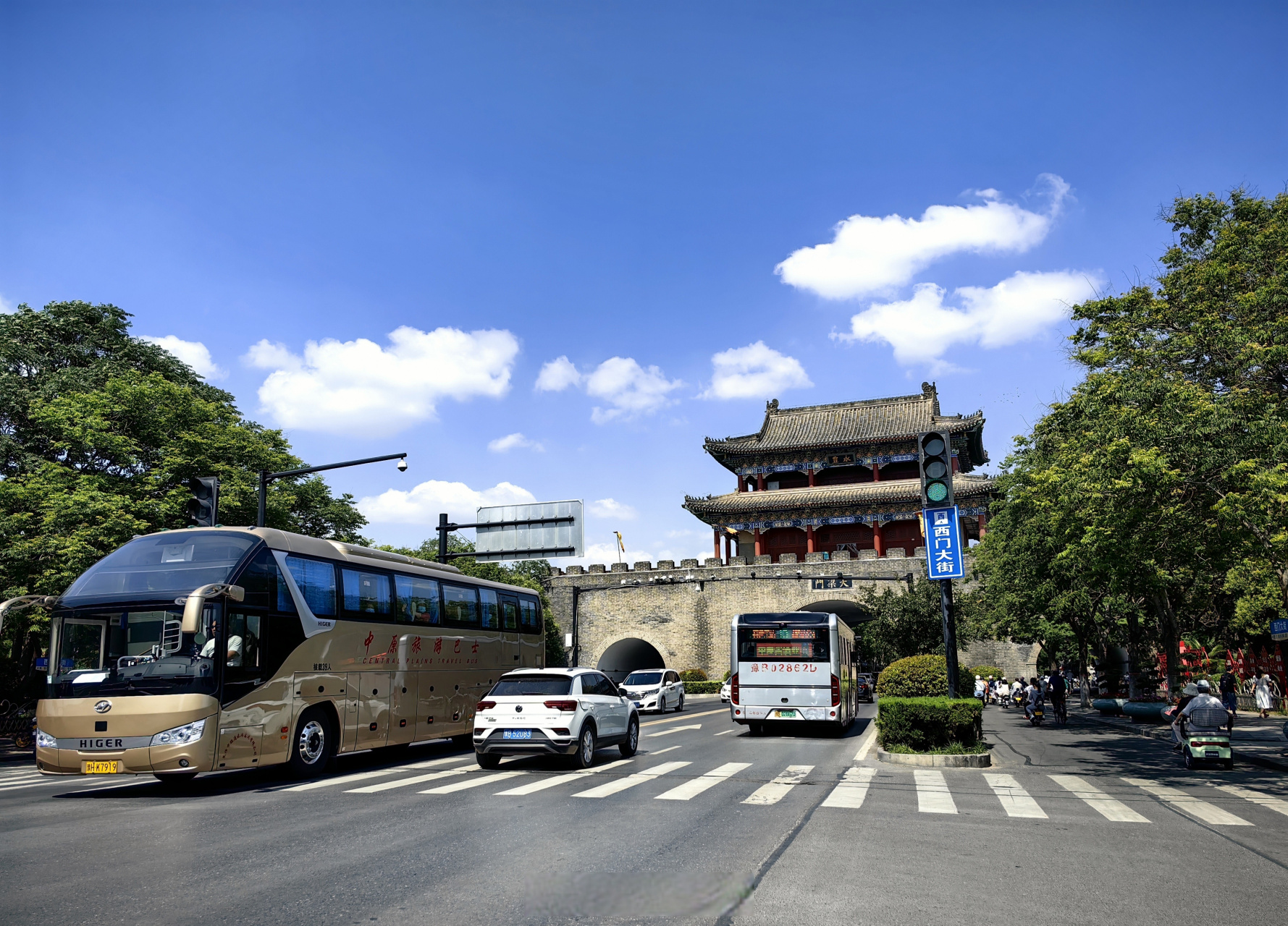 开封的街景,越来越美.