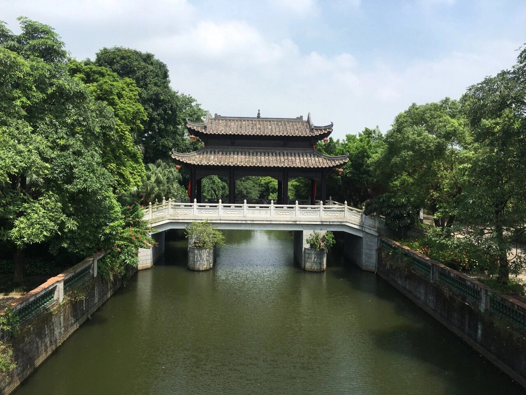 粤晖园:岭南园林的璀璨瑰宝 粤晖园,位于东莞市道滘镇,是中国四大名园
