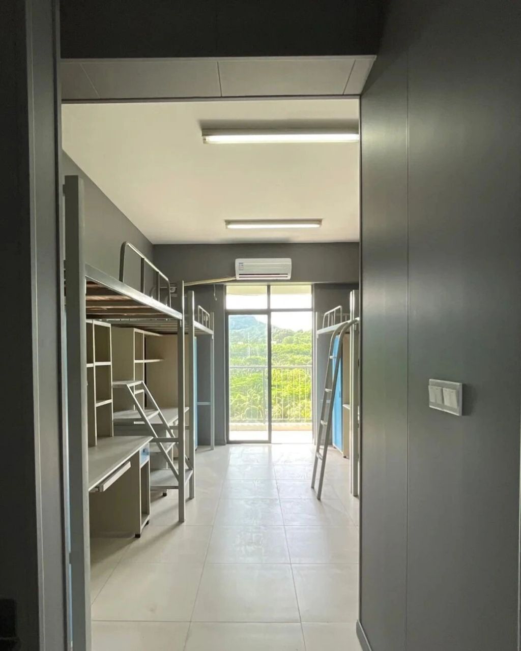 山西考生200多分可以上的大专 四人寝,上床下桌,独立卫浴,有空调 升本