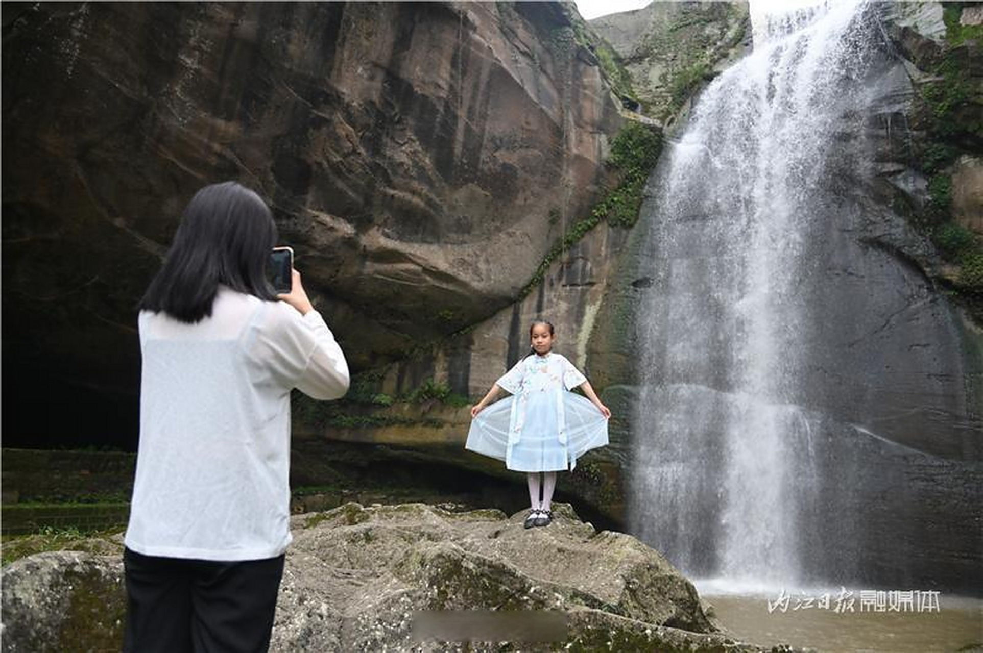 【资中瀑布美出圈】位于四川省内江市资中县水南镇太阳河村的高洞子瀑