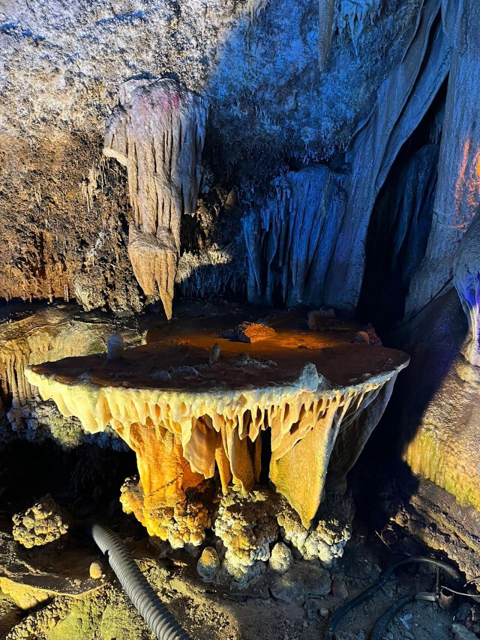 day3: 石花洞一日游 石花洞景区:上下七层,只有前四层游客可以进入,洞