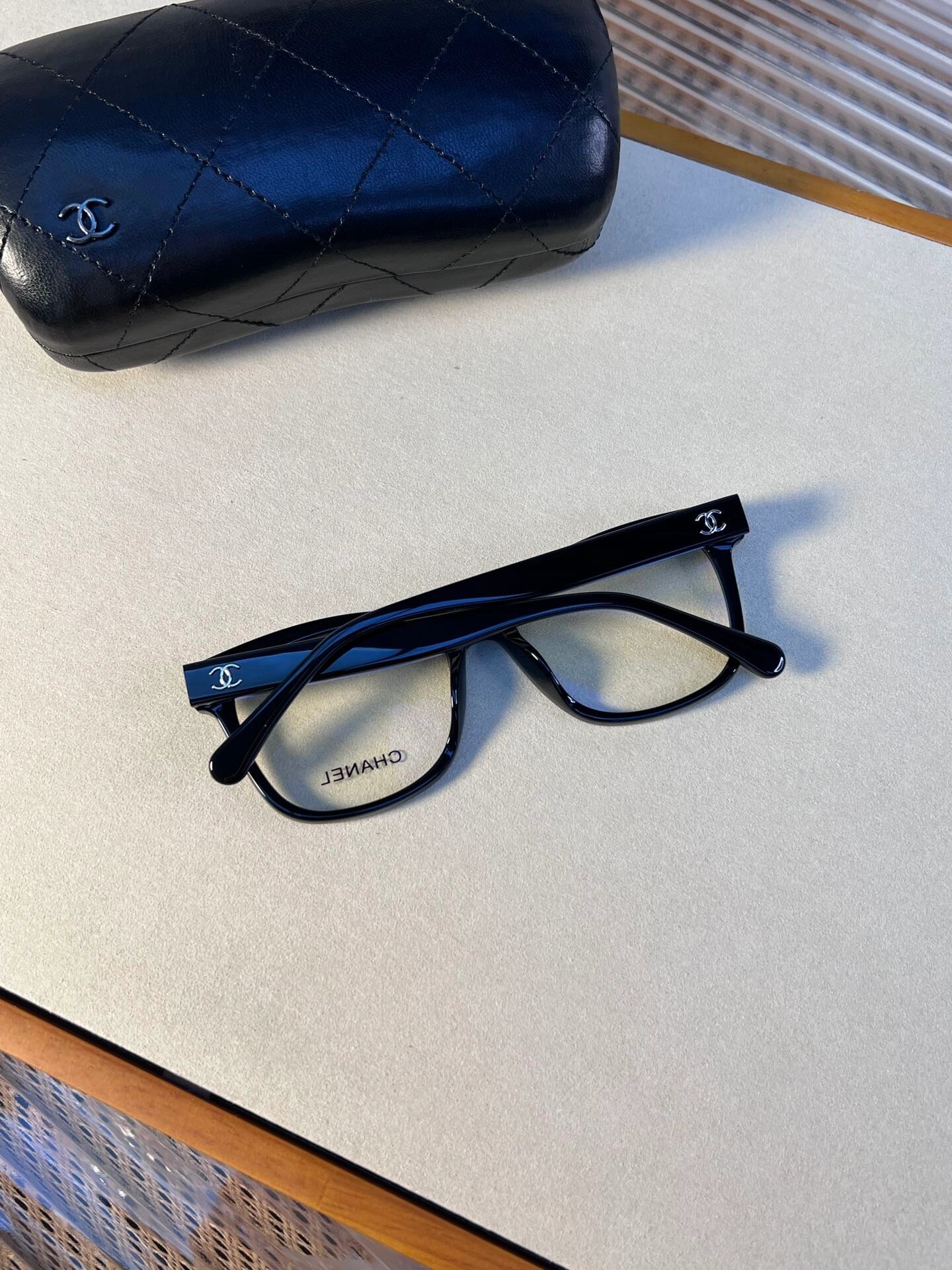 大爆款97香奈儿339299永不过时的黑框镜~ 	 质感也very好60