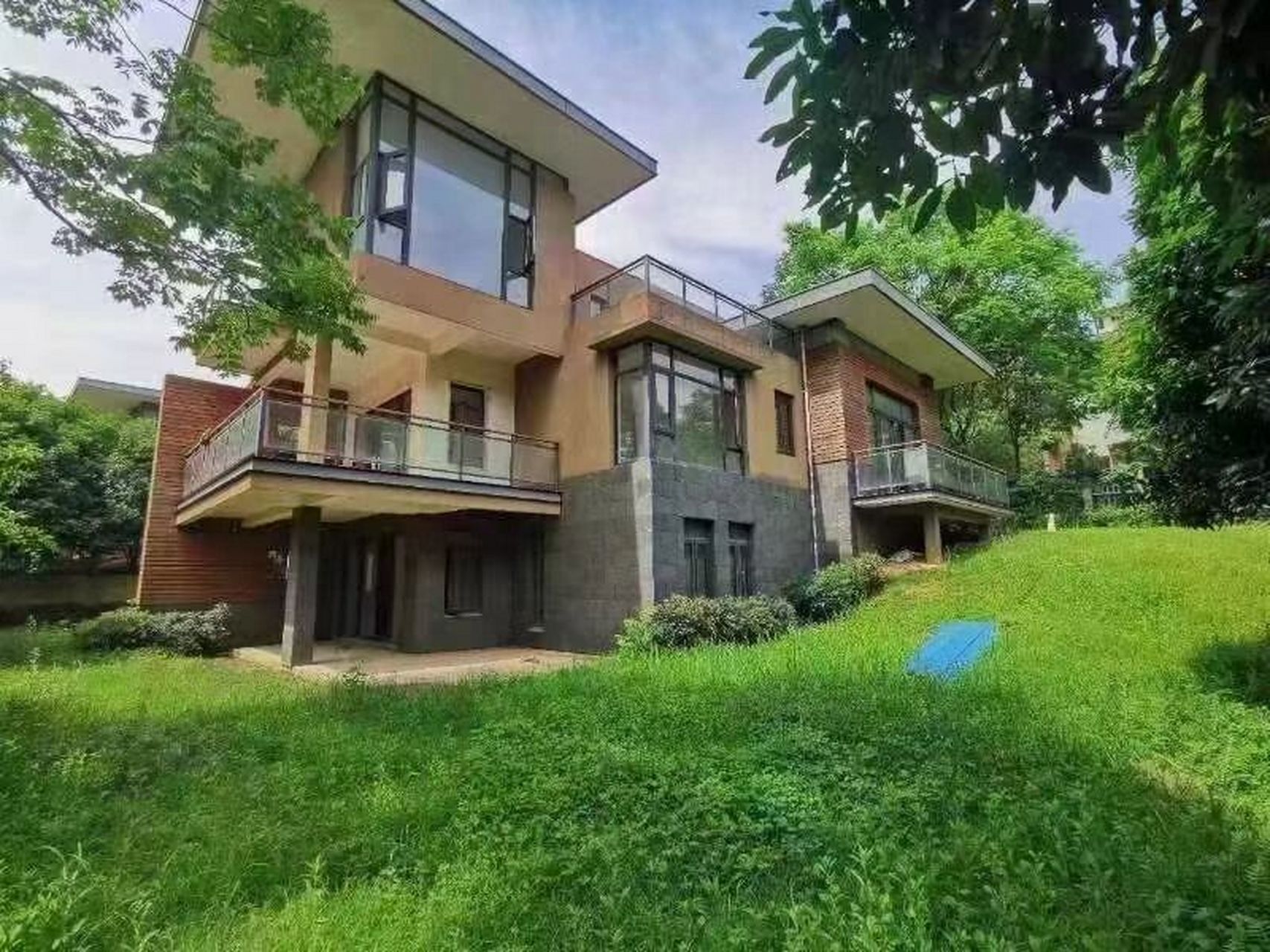 盘点长沙十大独栋别墅7 第四名:湘江壹号 湘江之畔,鹅羊山旁,天地气韵