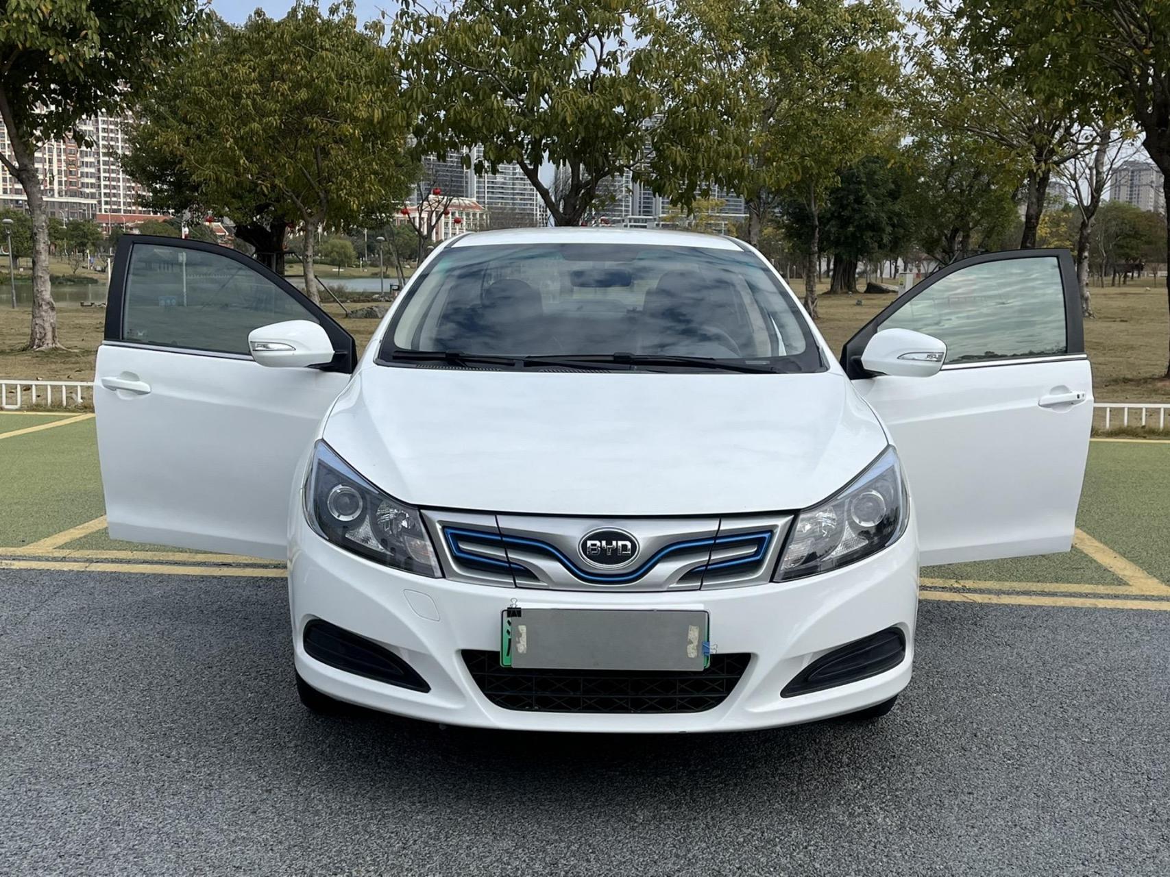 比亚迪e5新能源电动车.2019年上牌.续航4 05公里原车真皮座椅.