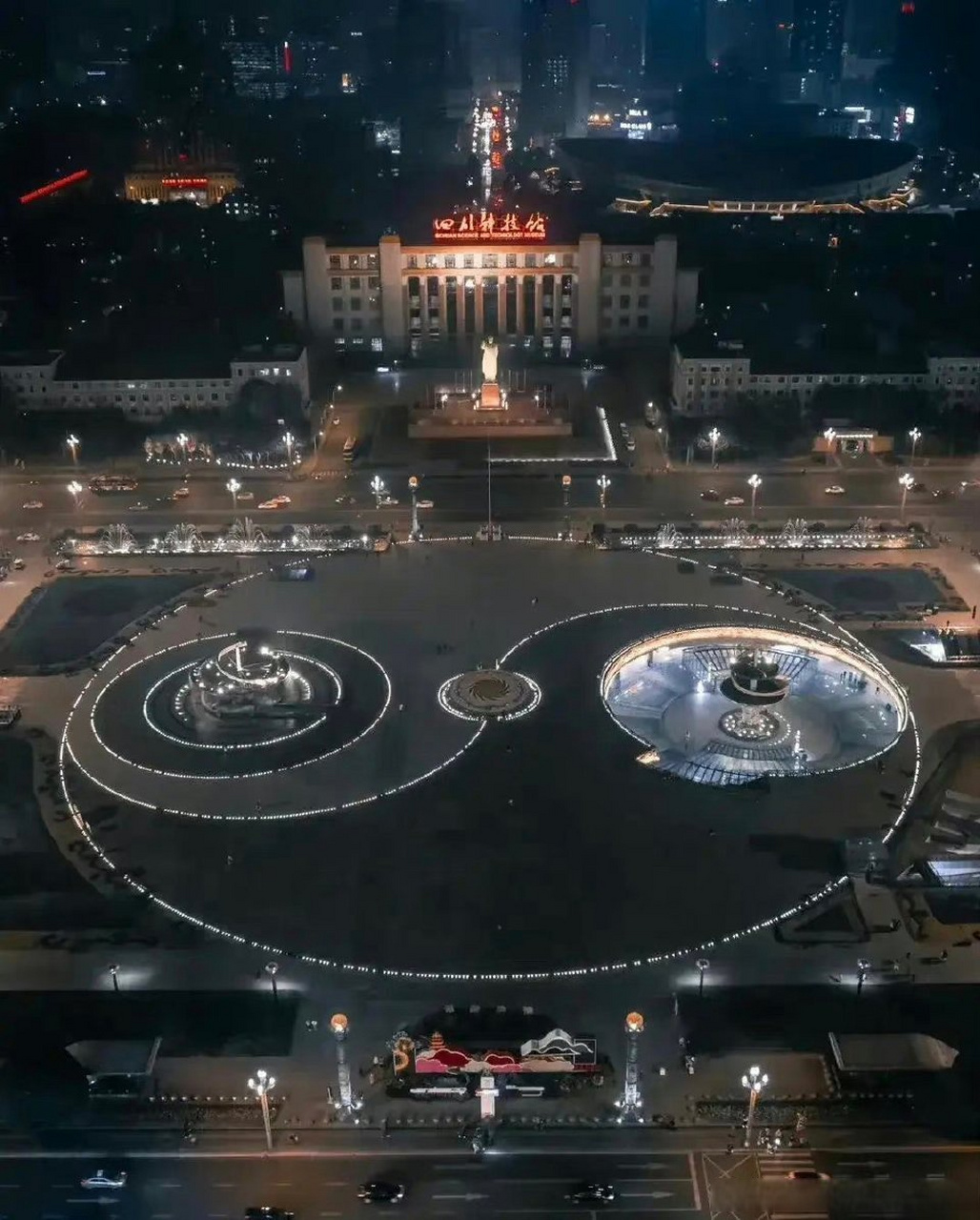 成都天府广场 太极图#南小团微分享#  天府广场是成都风水阵的阵眼