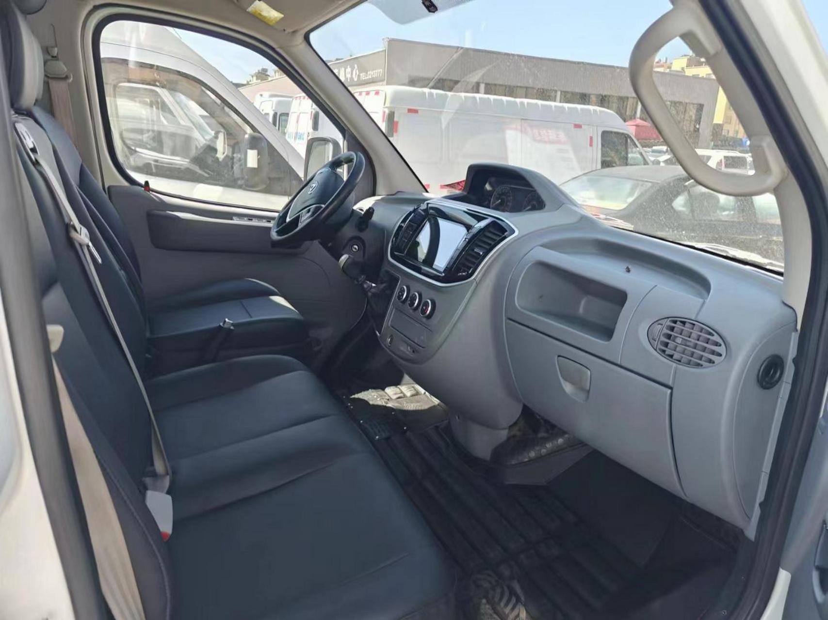 三台大通v80,货运版,长轴高顶,柴油2.5t