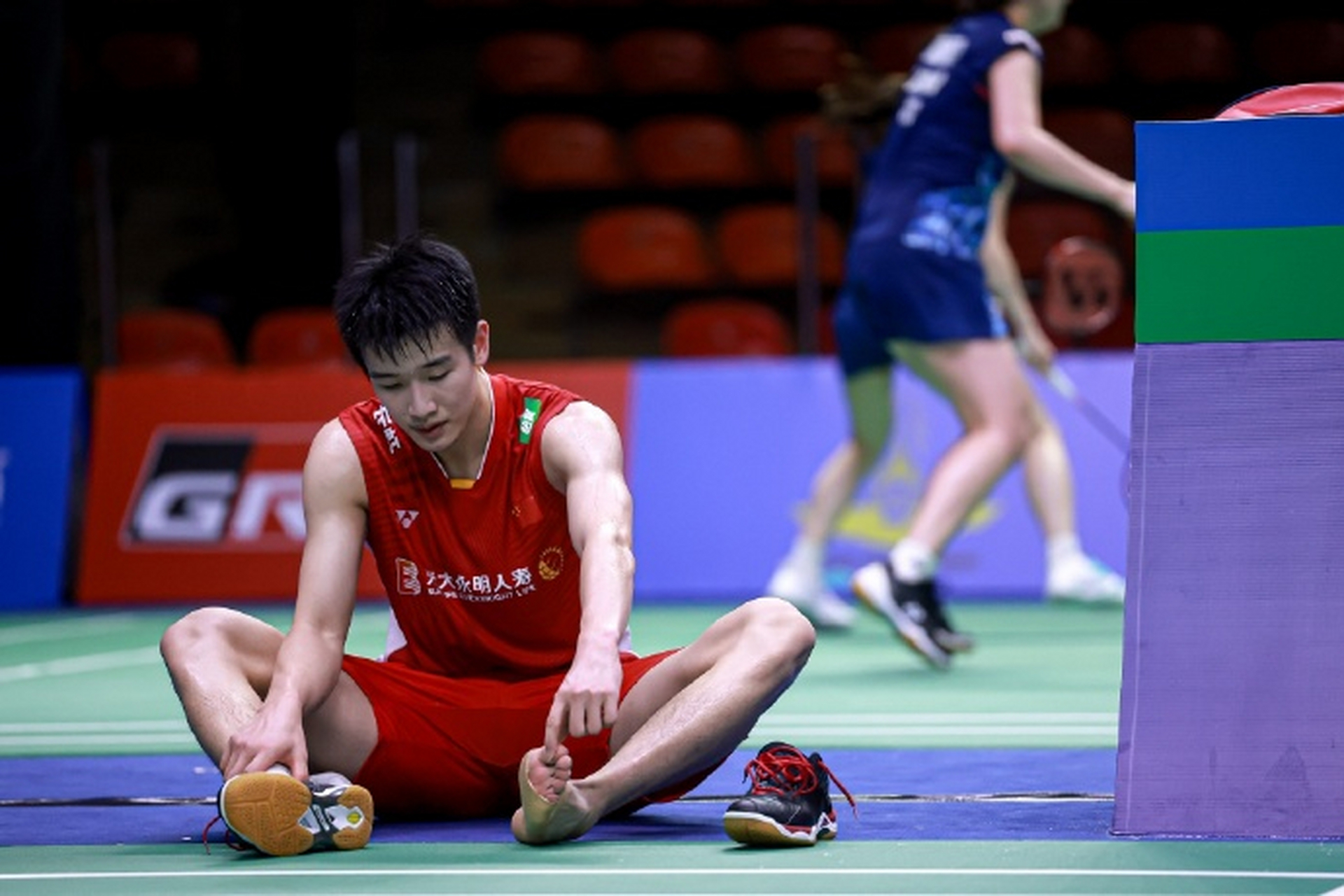 2023年泰国羽毛球公开赛##李诗沣#  李师傅脚上有伤还继续坚持比赛