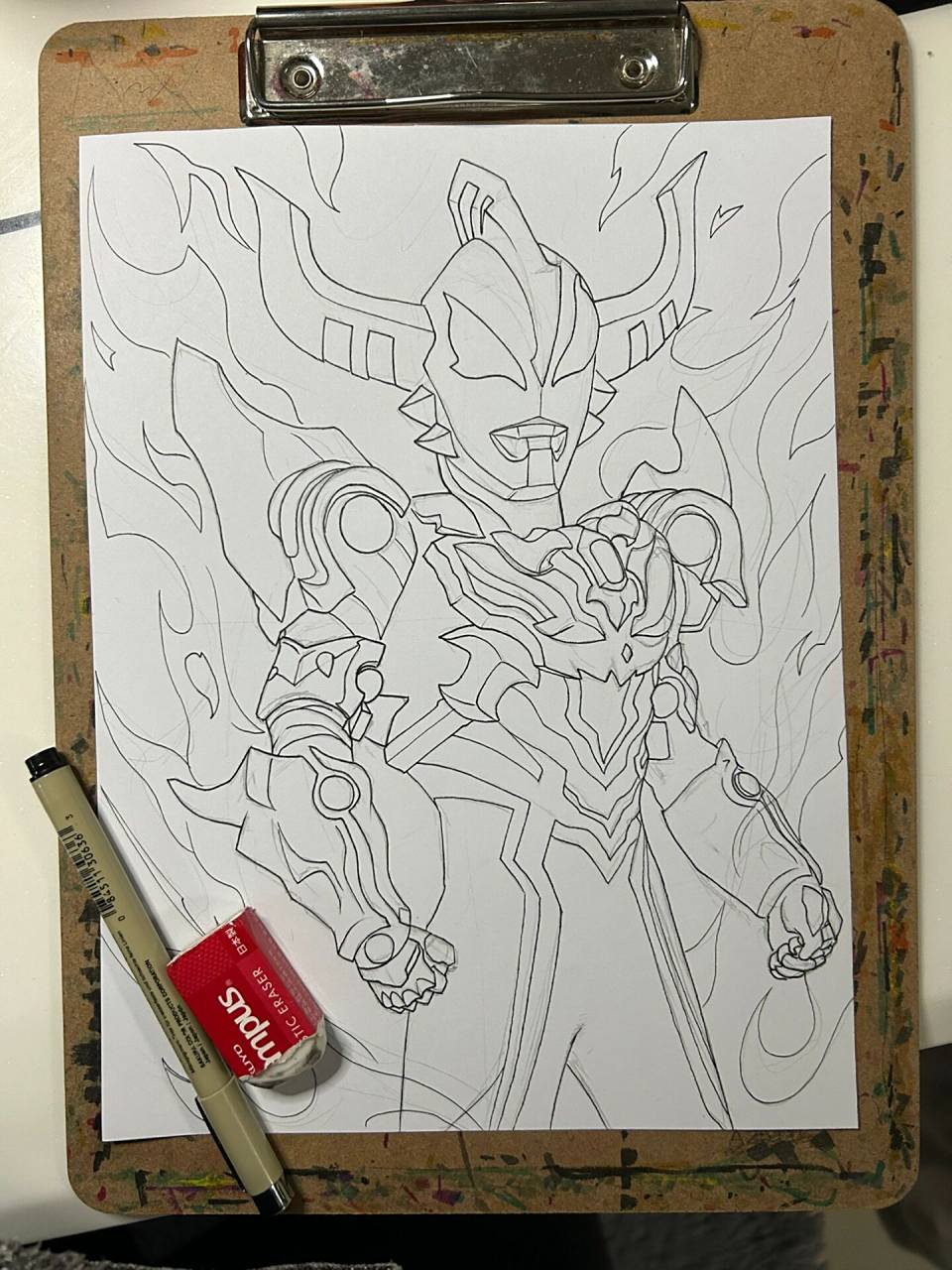 马克笔手绘奥特曼系列又来了,这次画杰德奥特曼豪勇形态,图二是线稿