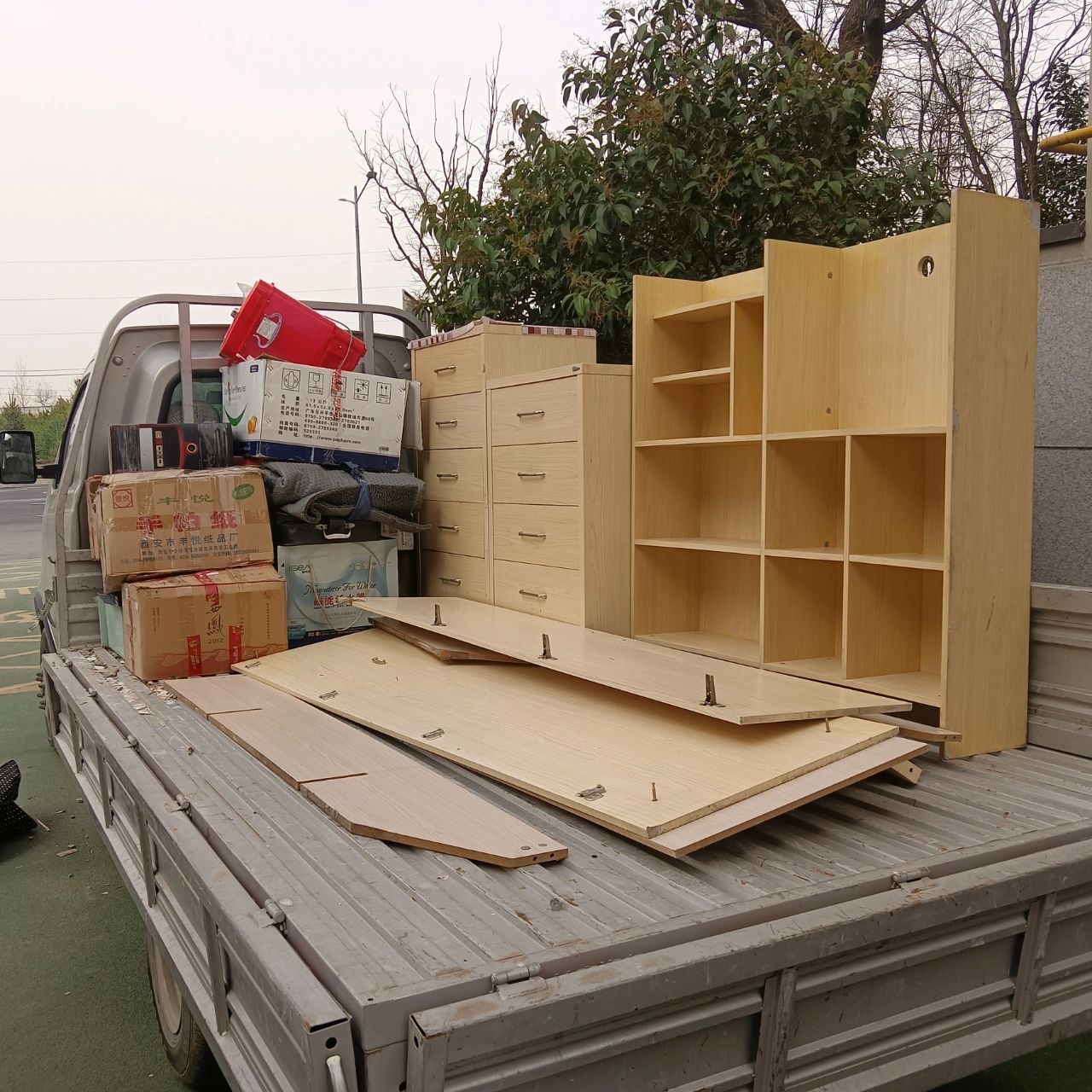 上门清理不要的家具 西安上门代扔清运沙发,床垫,大件旧家具,废旧衣柜