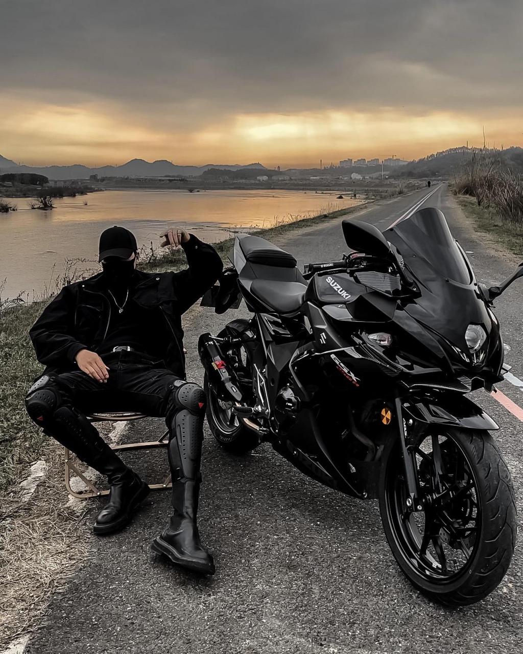 "啦啦 怎么啦 只是酷酷啦"#机车 #铃木gsx250r #令人心动的头像壁纸