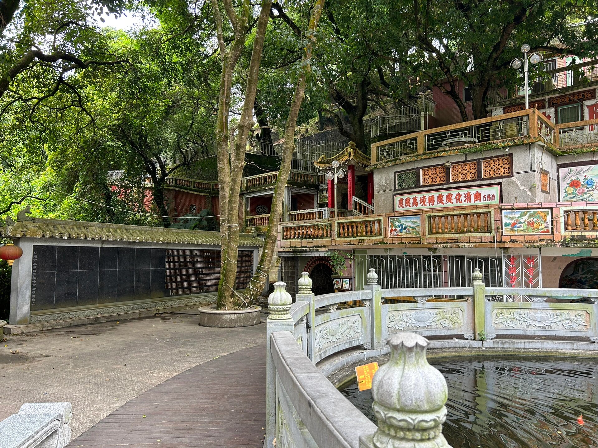 潮南区仙城镇翠峰岩风景区    一个恐高的人却爱上爬山