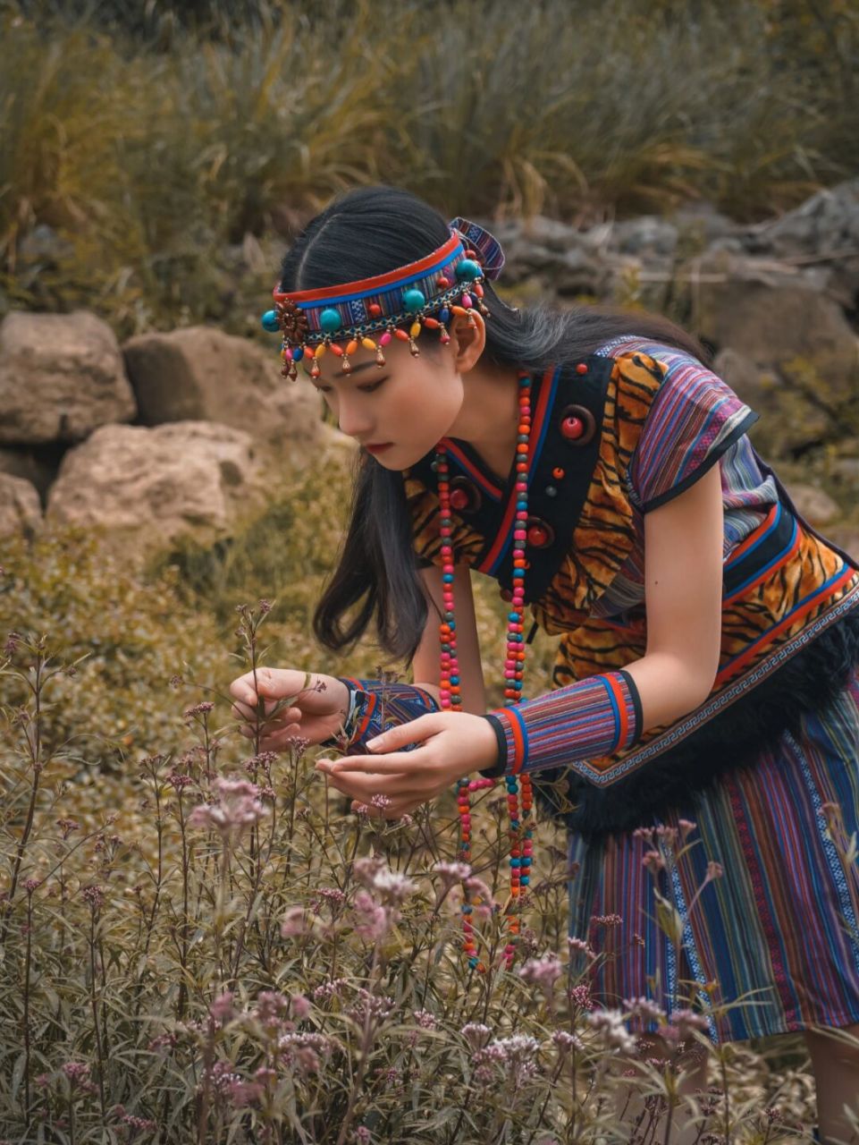 【彩礼🍃】 独龙族结婚流程包括订婚和迎娶,男方要给一定的彩礼.