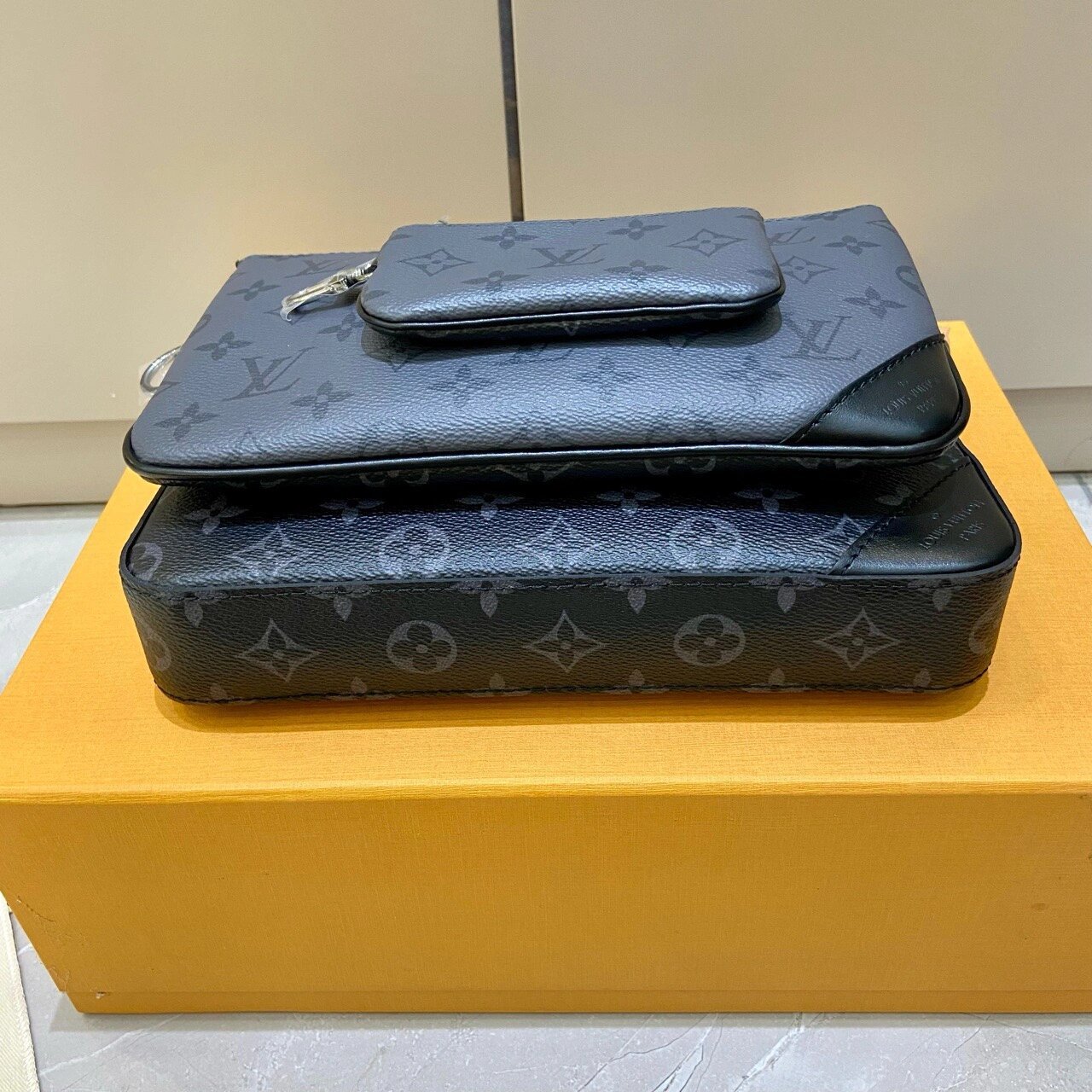 闲置78152 lv路易威登trio黑武士三合一邮差包.