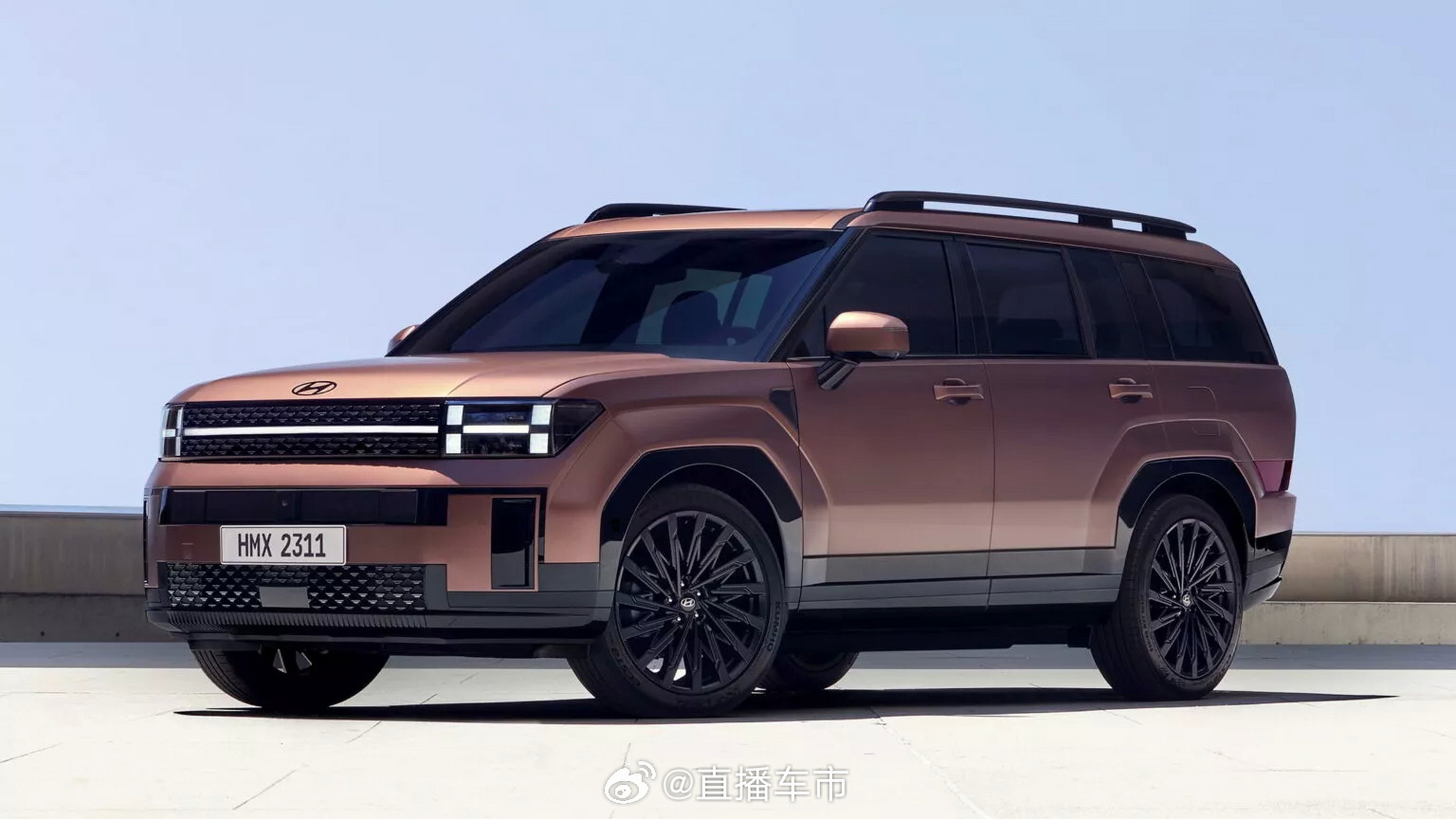 2024 款现代圣达菲(santa fe)是一款全新的圣达菲,它在城市生活和户外