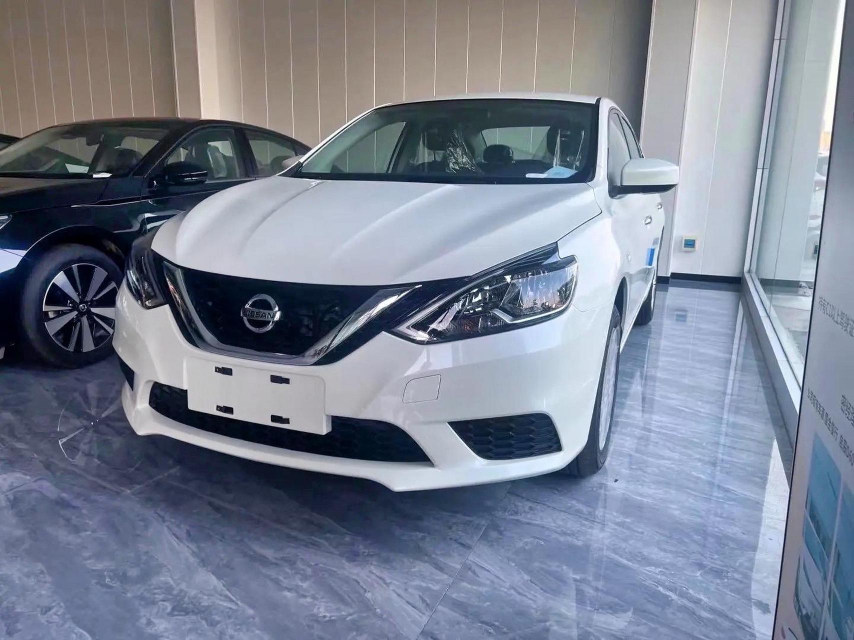 22款 经典轩逸舒适版  指导价108600(珍珠白 2000) 批发价76600 数量