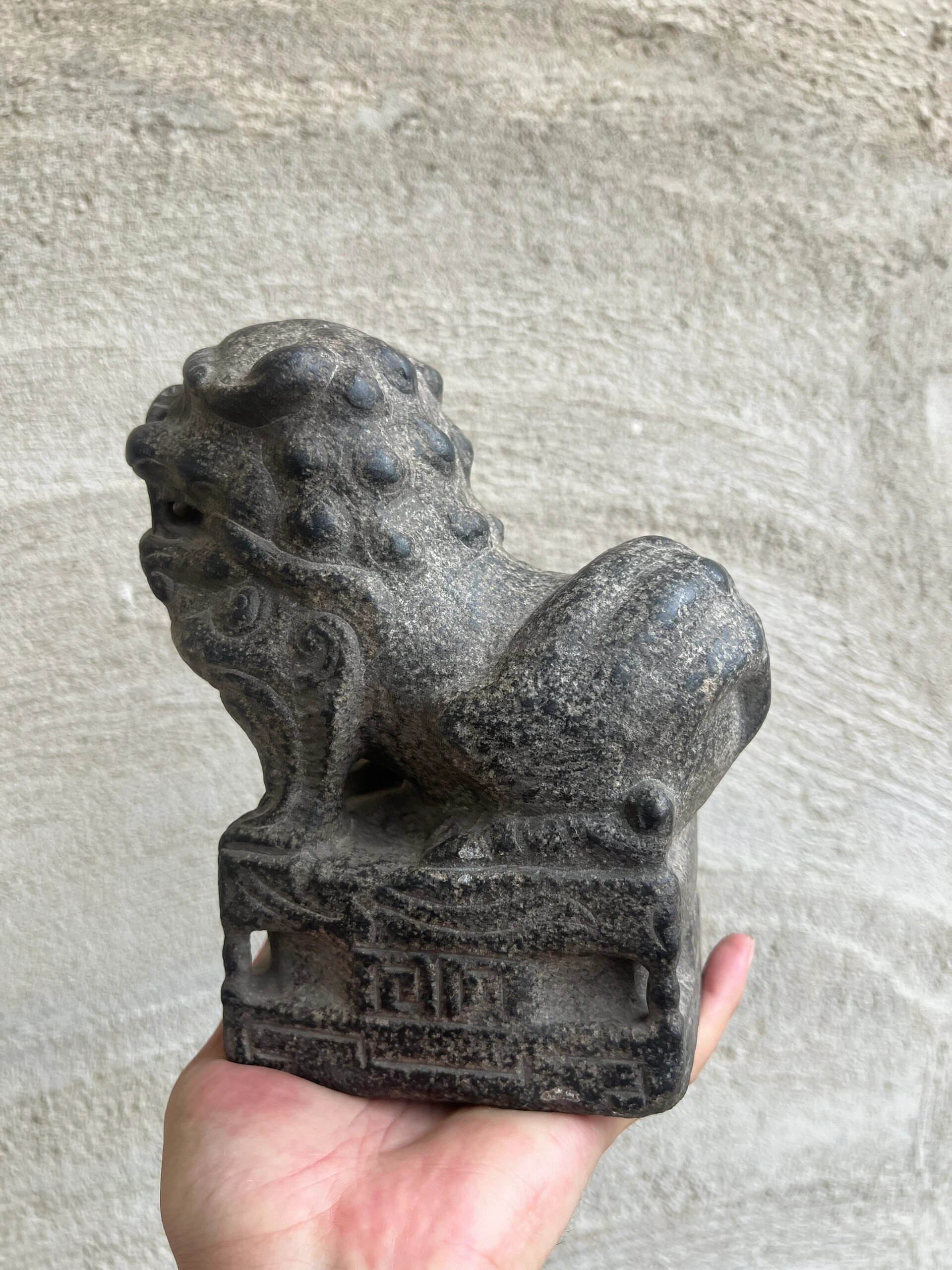 青石中堂狮子 800包邮 青石中堂狮 皮壳老辣 包浆厚重 造型美观大气