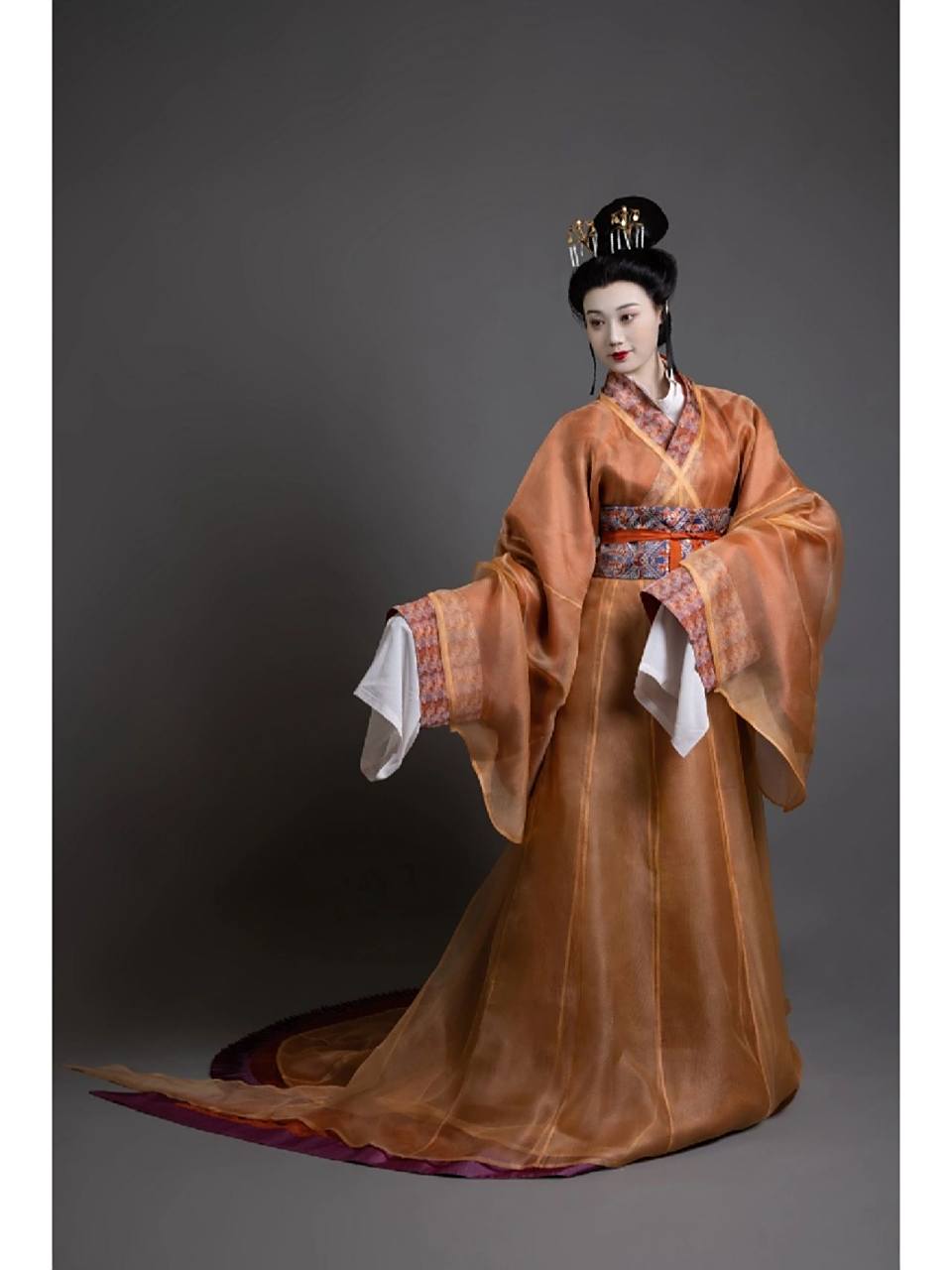 【装束复原】东汉贵族女子盛装 【装束复原】东汉贵族女子盛装 "珠翠