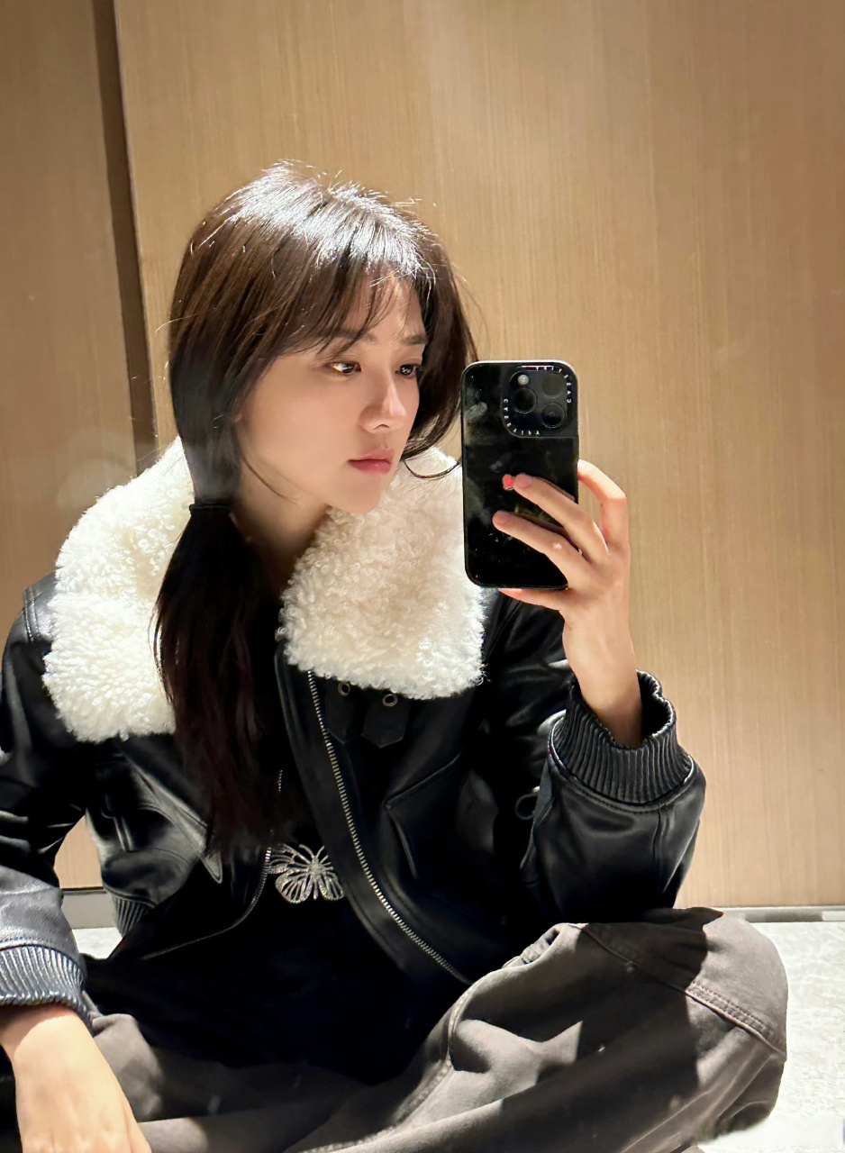 梁洁素颜吃火锅#梁洁怎么可以这么好看啊,她素颜的样子也是一整个