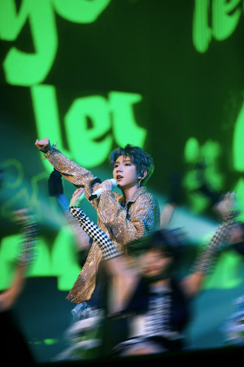 王源说巡演其实有点没巡够##王源巡演完的感受是想写歌#支持王源继续