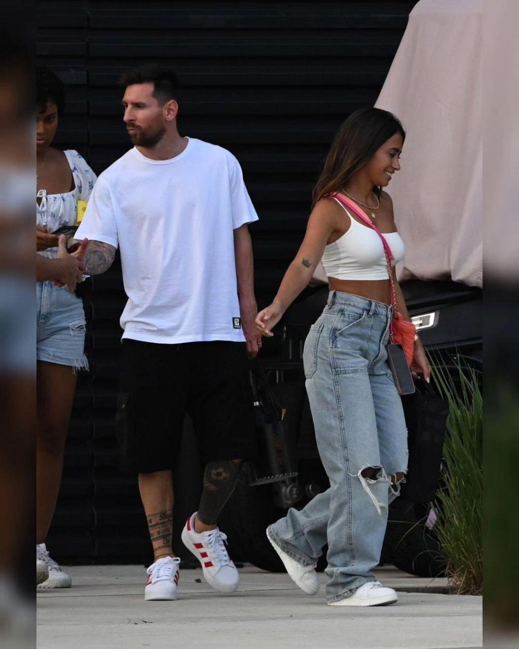 梅西的小白鞋[我想静静],它会是你想要的款式麽?关键是三个孩子的妈!