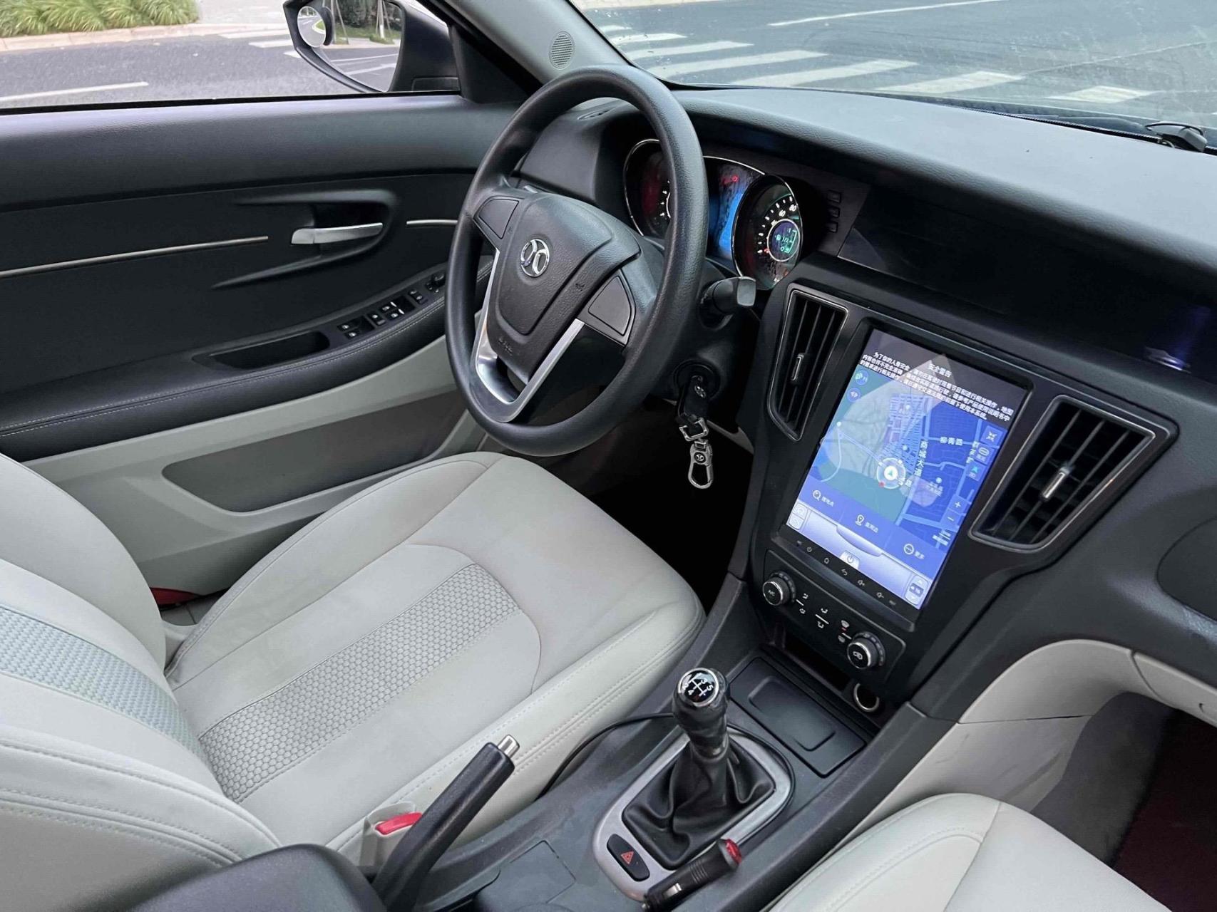 北汽绅宝d50 2016年上牌1.5l手动 大屏导航 倒车影像 内饰成色非常新