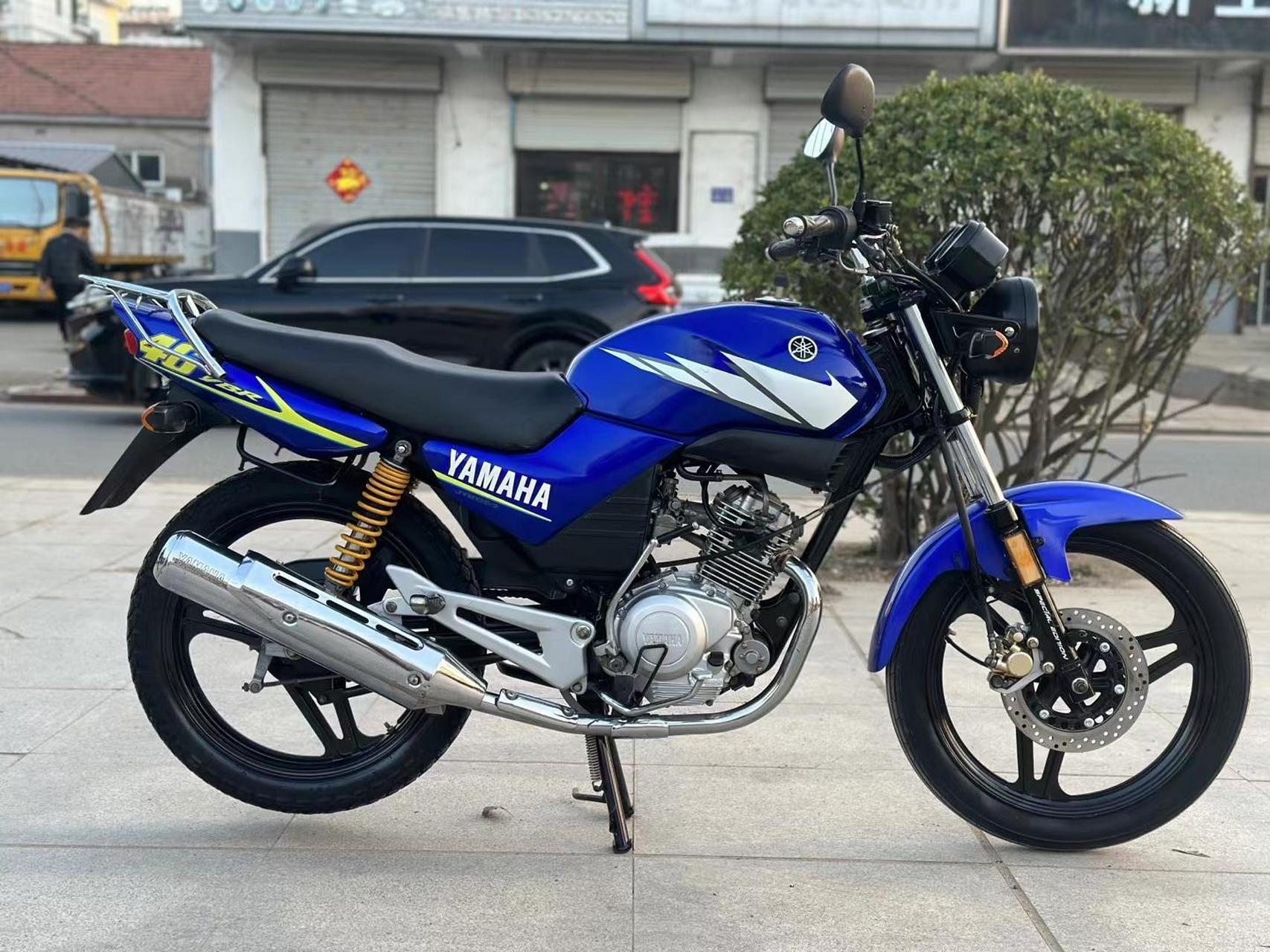 到货极品雅马哈天剑125一台,罗西签名版46号,全车原版原装高配脚电双