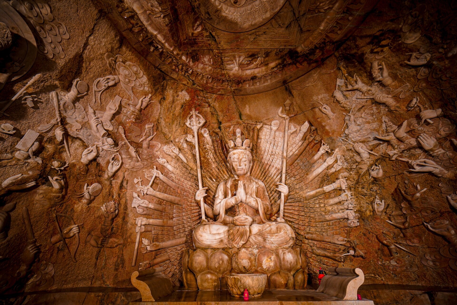 合掌岩——江南第一大石窟       *交通:距福建南平顺昌县城20多分钟