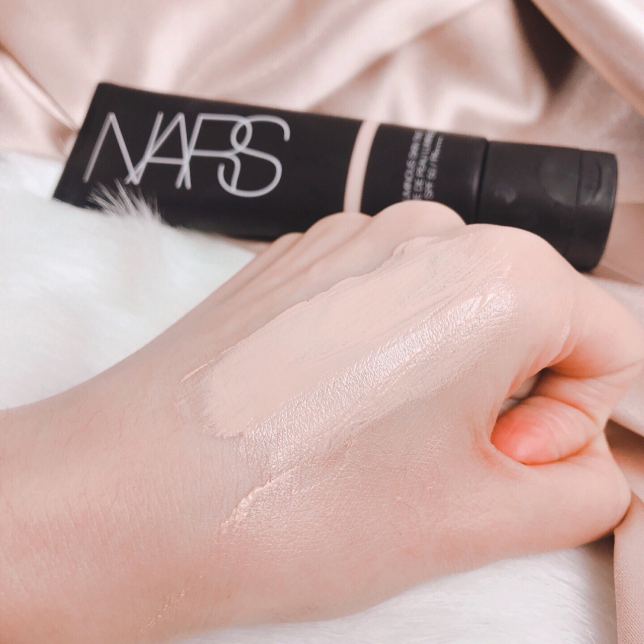 ysl超模粉底液 nars修颜乳 7815ysl超模粉底液 干皮秋冬的保湿