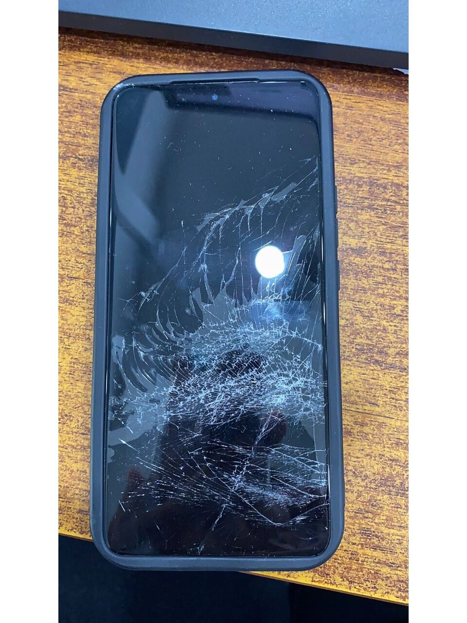 vivo x60内屏碎了,考虑要不要直接换新机 周六值班边打卡边开办公室门