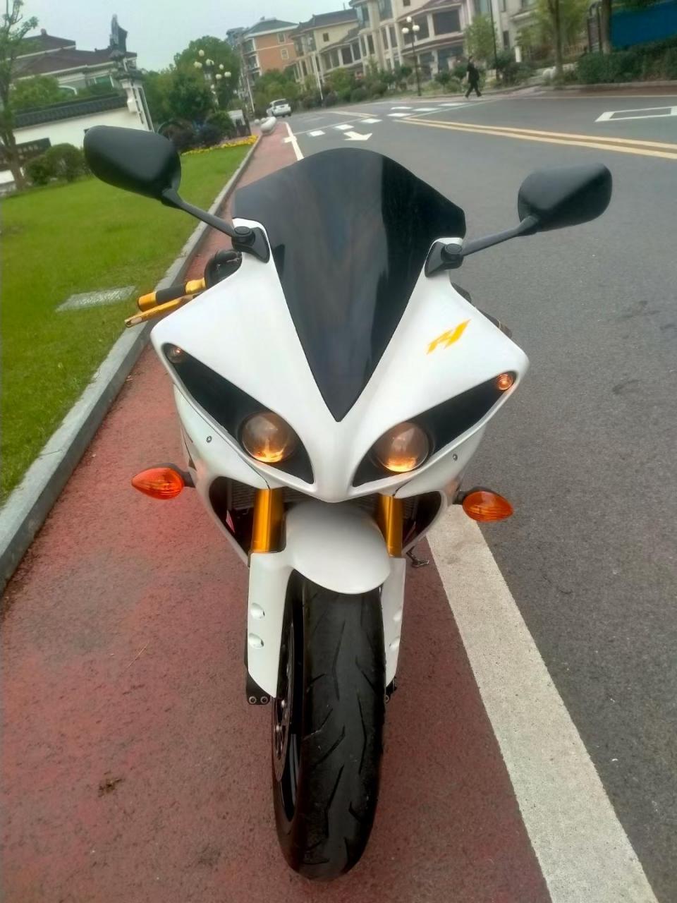 雅马哈r1.11款r1