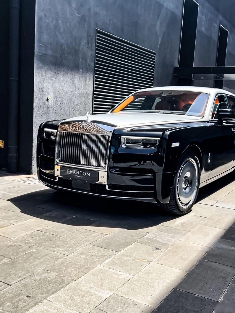 第八代rolls royce 劳斯莱斯幻影 长轴距ii 先用八个字总结:气场强大