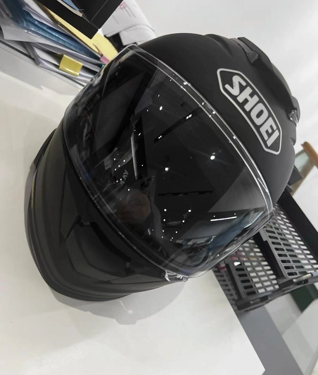 shoei gt- air2自带墨镜那款(可水果刀) 去年6月机车外挂买的 带了不