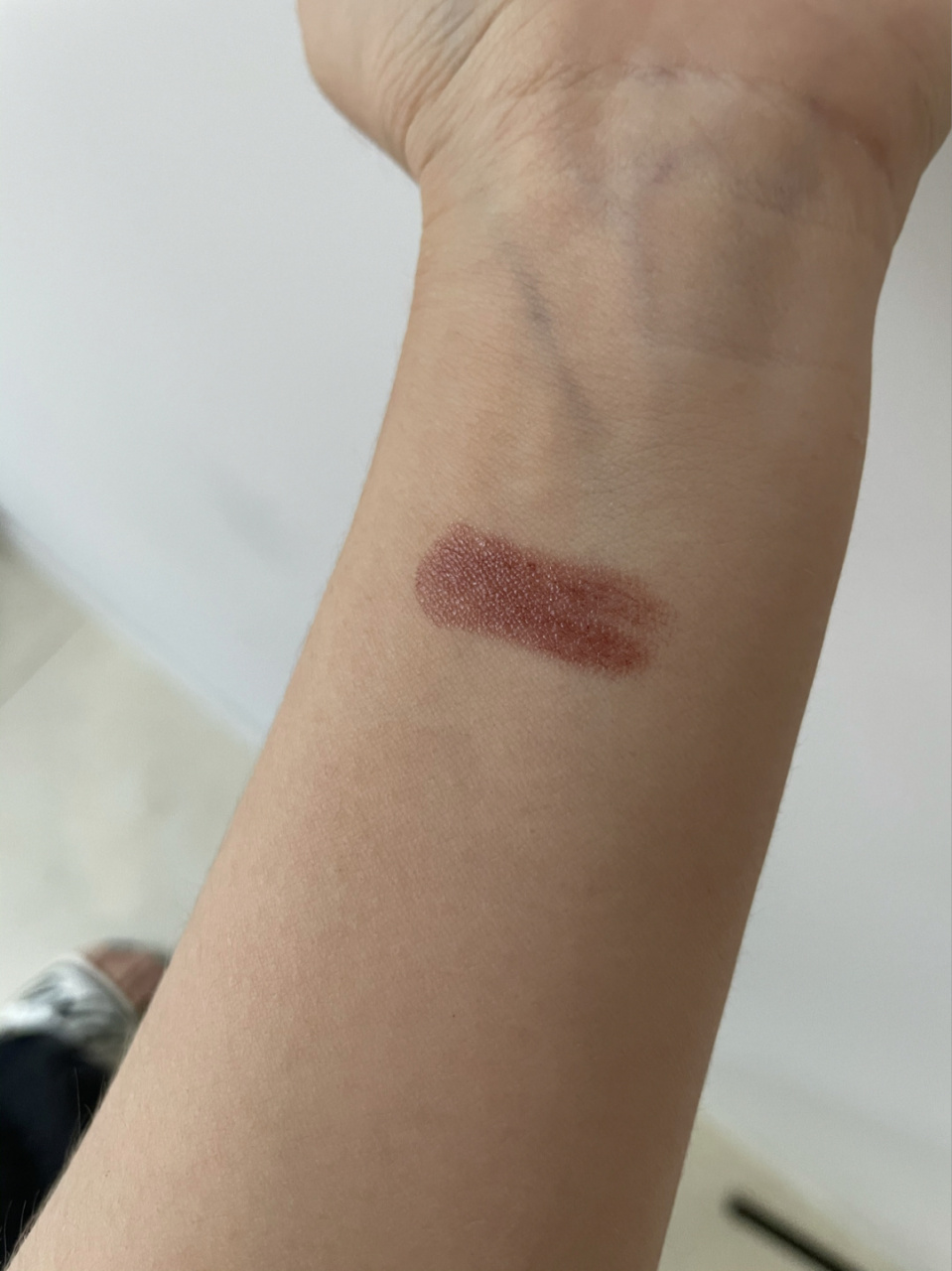 据说因为疫情得一直戴口罩,所以日本人开始潜心开发持久型口红,这样摘