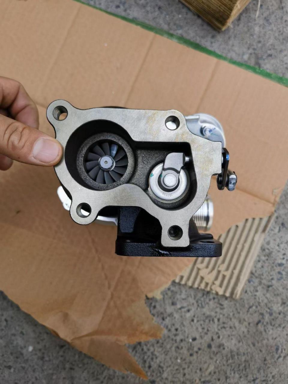 云内d25  d30国六   876770系列  3725 进油m10  出气口细口   现货