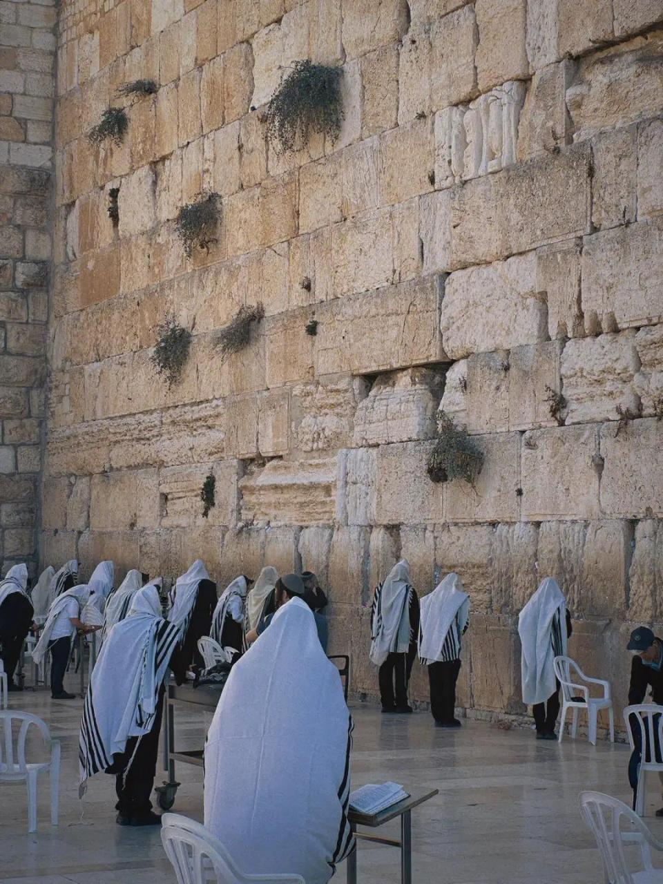 耶路撒冷是犹太教,基督教和伊斯兰教三大宗教的圣地之一,对于这些宗教